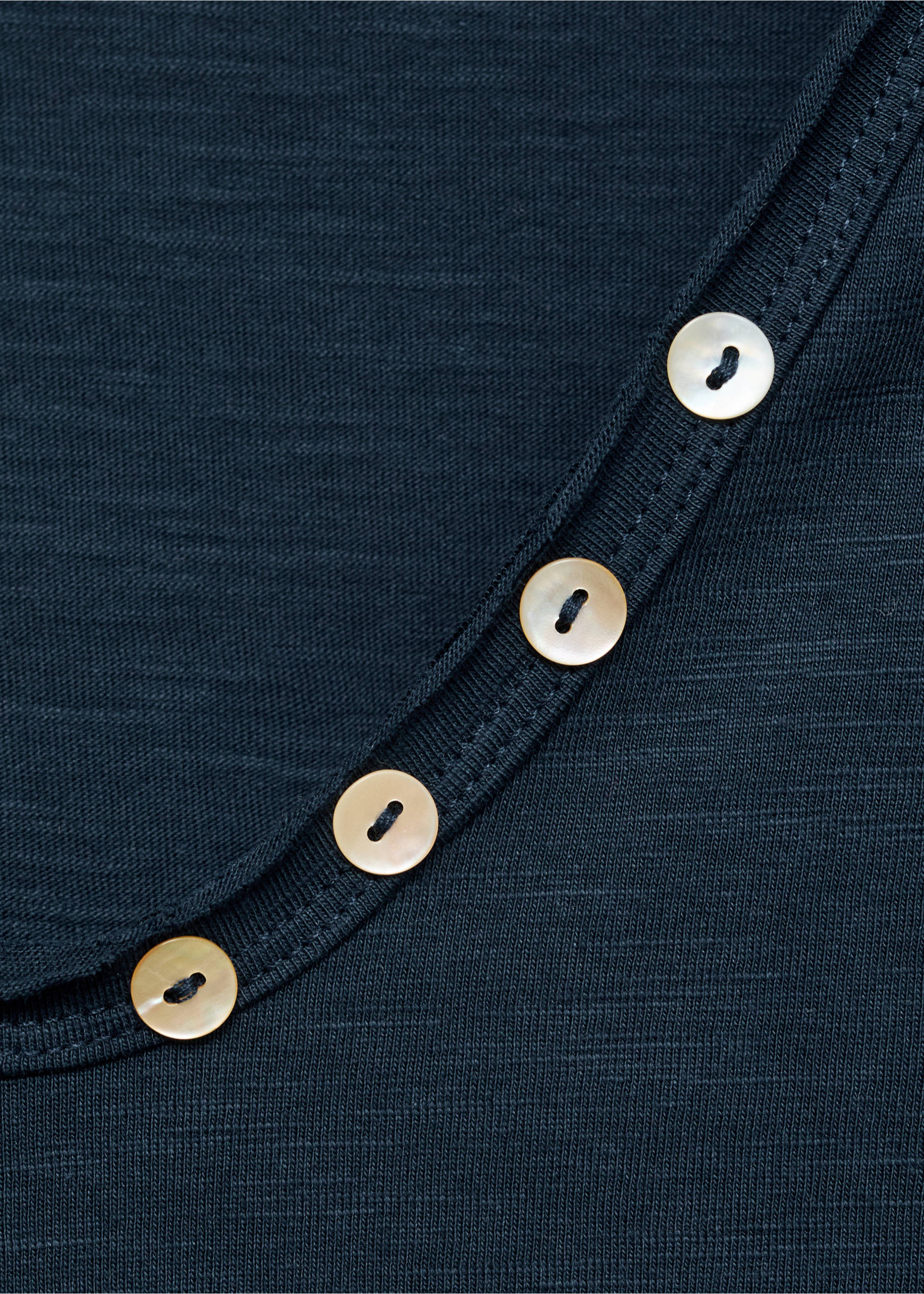 Buttoned long sleeve t-shirt - Details of the article 8, Dark Navy. Ref: 77027696-00.