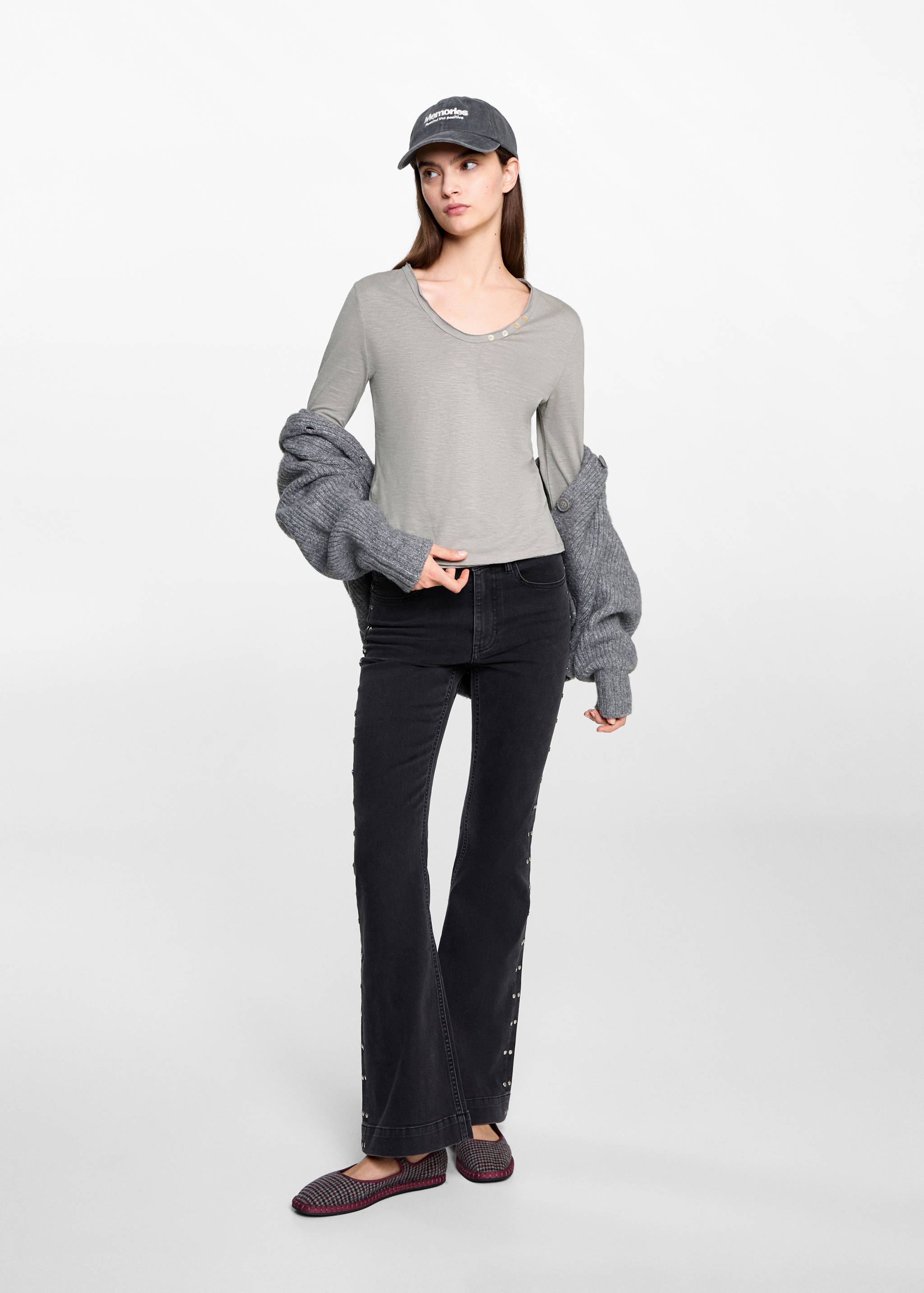 Langärmliges T-Shirt mit Knöpfen - Allgemeine Ansicht