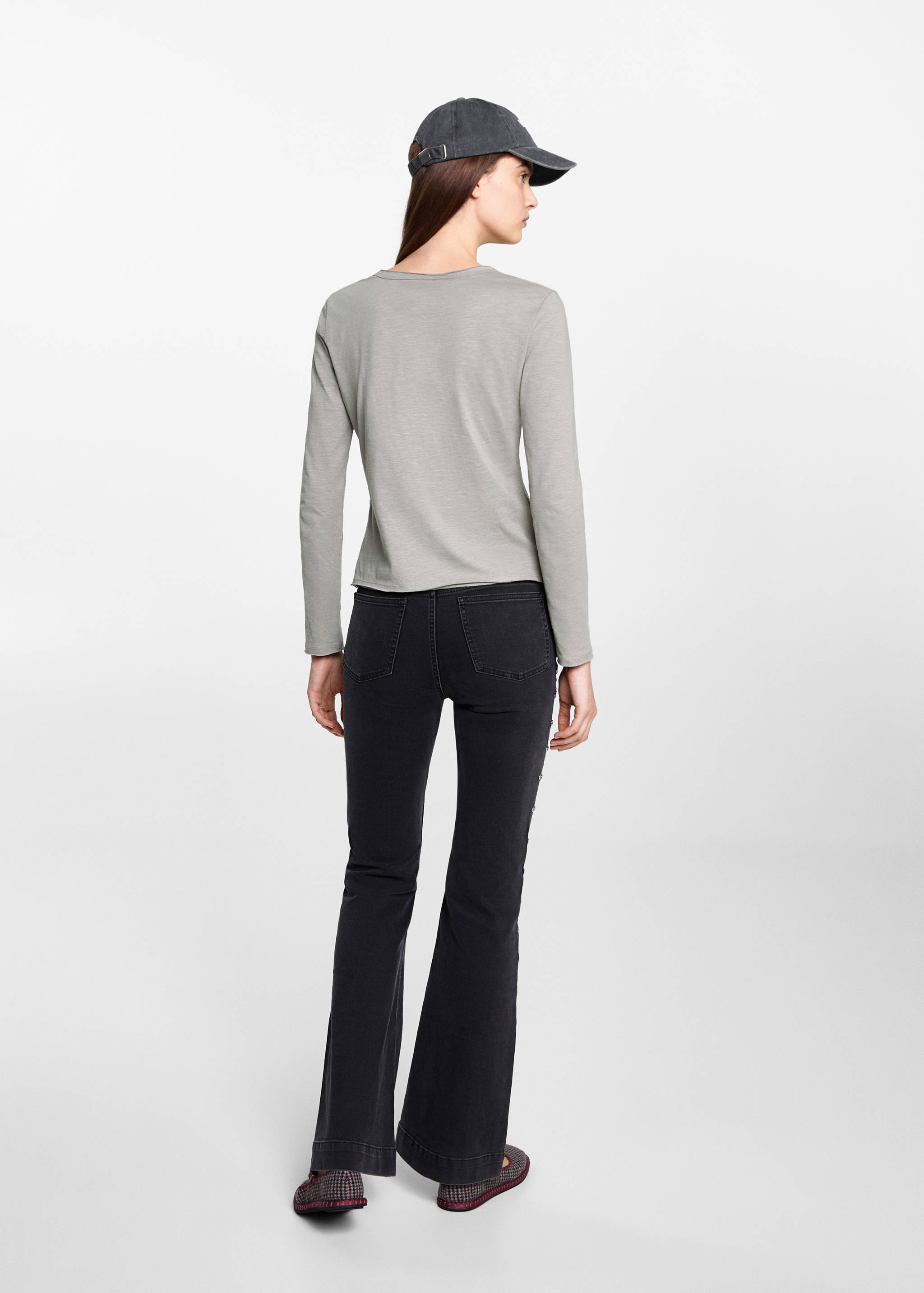 Langärmliges T-Shirt mit Knöpfen - Rückseite des Artikels