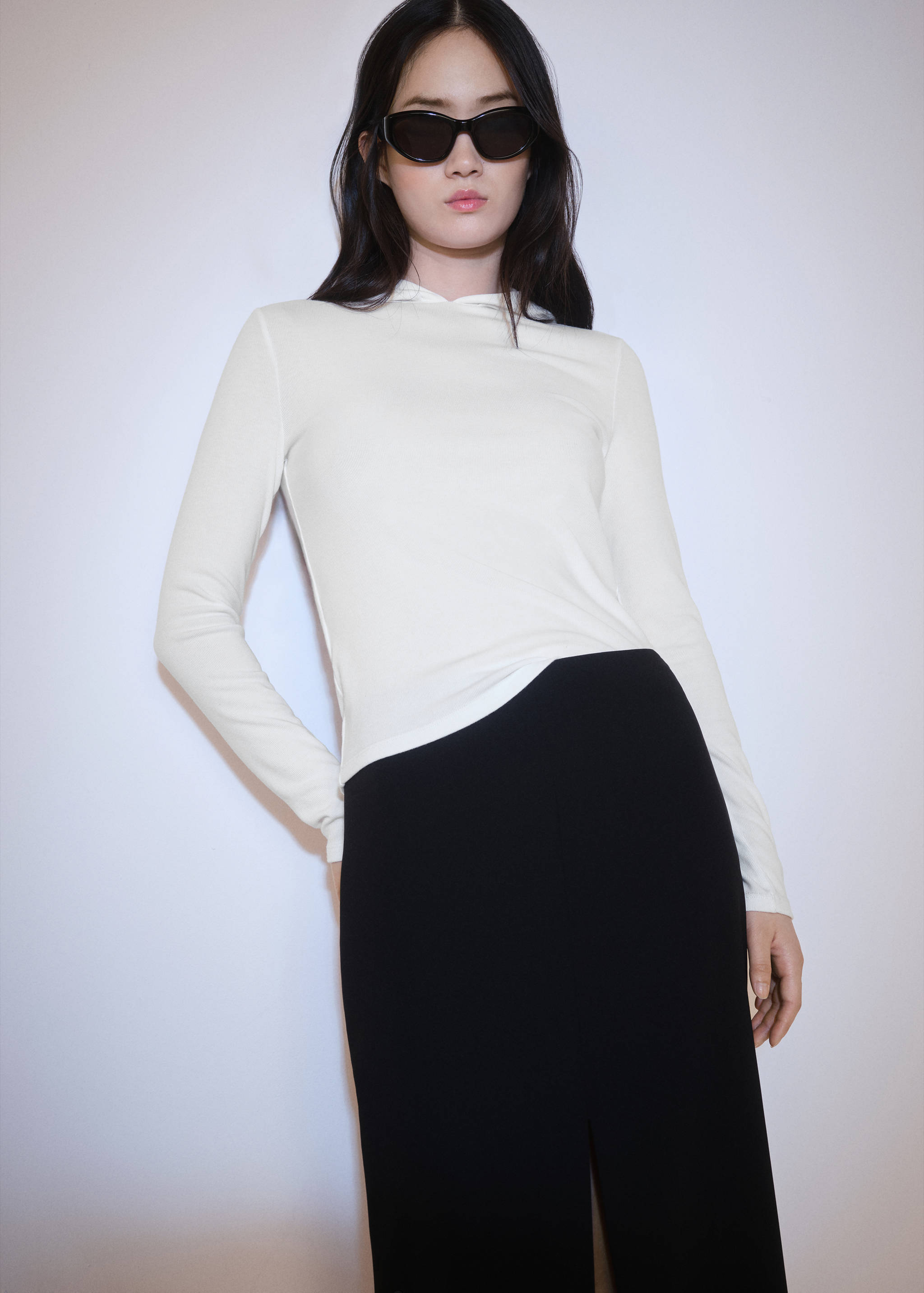 Langarm-T-Shirt mit Kapuze - Mittlere Ansicht