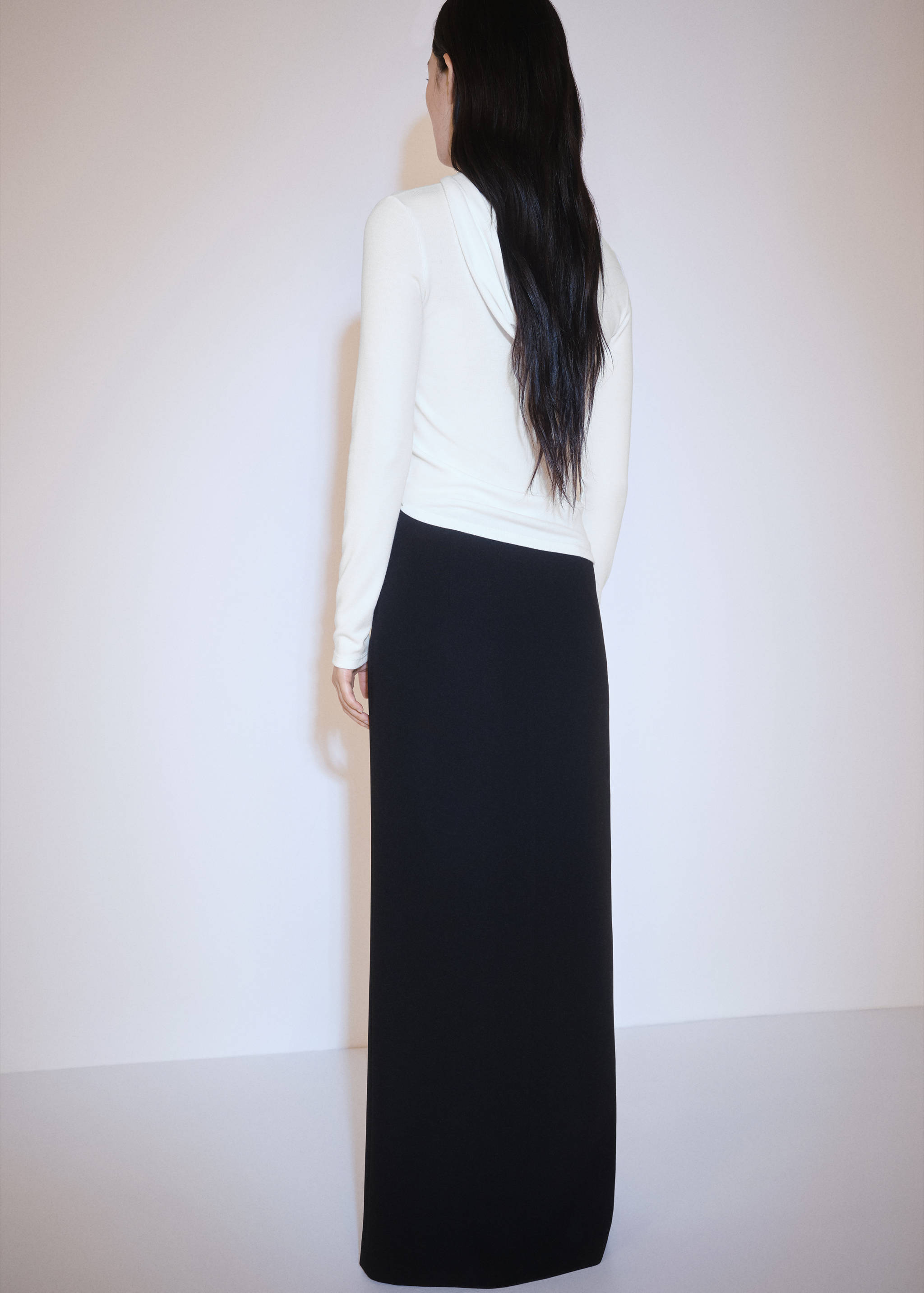 Langarm-T-Shirt mit Kapuze - Rückseite des Artikels