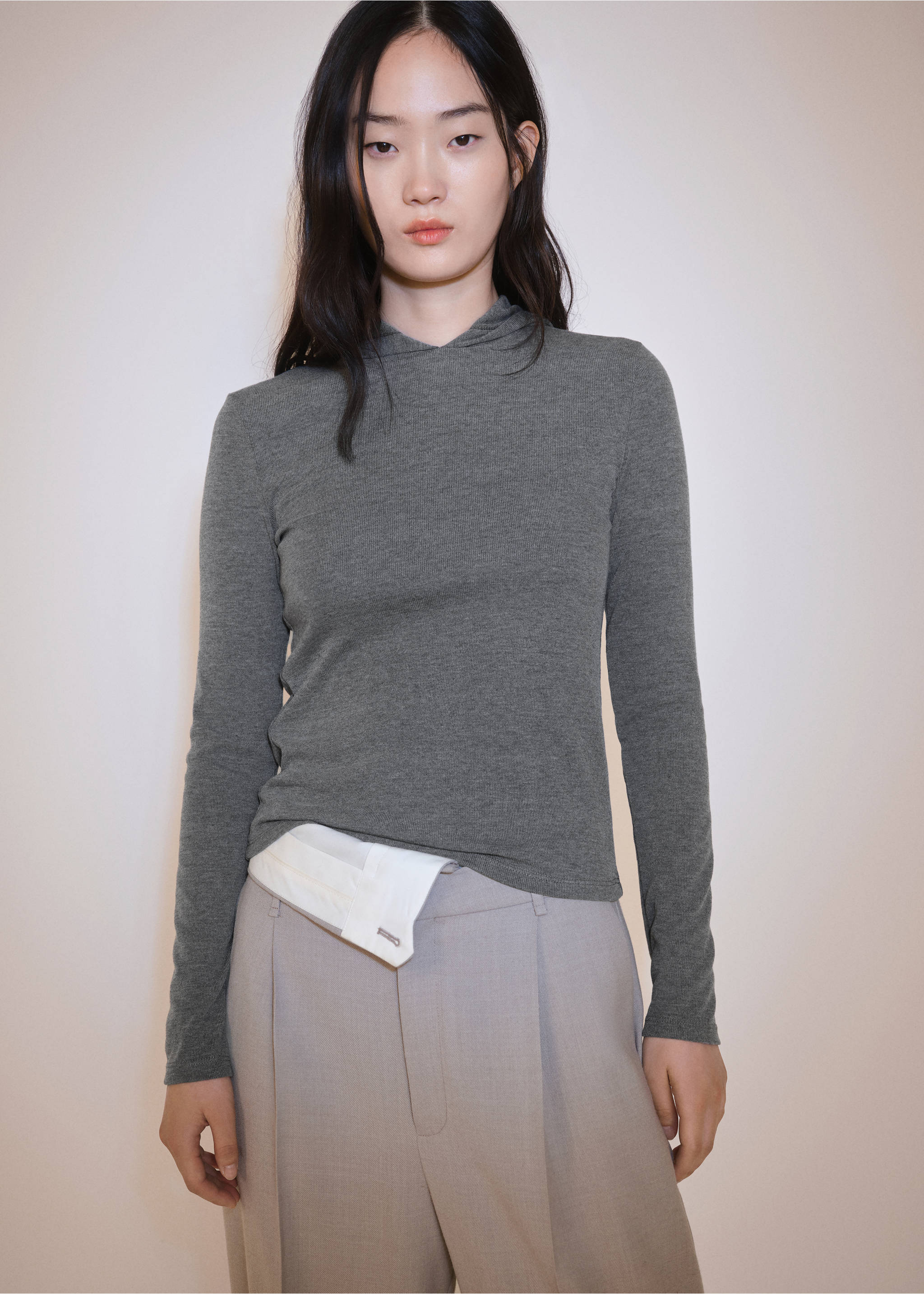 Langarm-T-Shirt mit Kapuze - Mittlere Ansicht, Grau. Ref: 77027699-00.