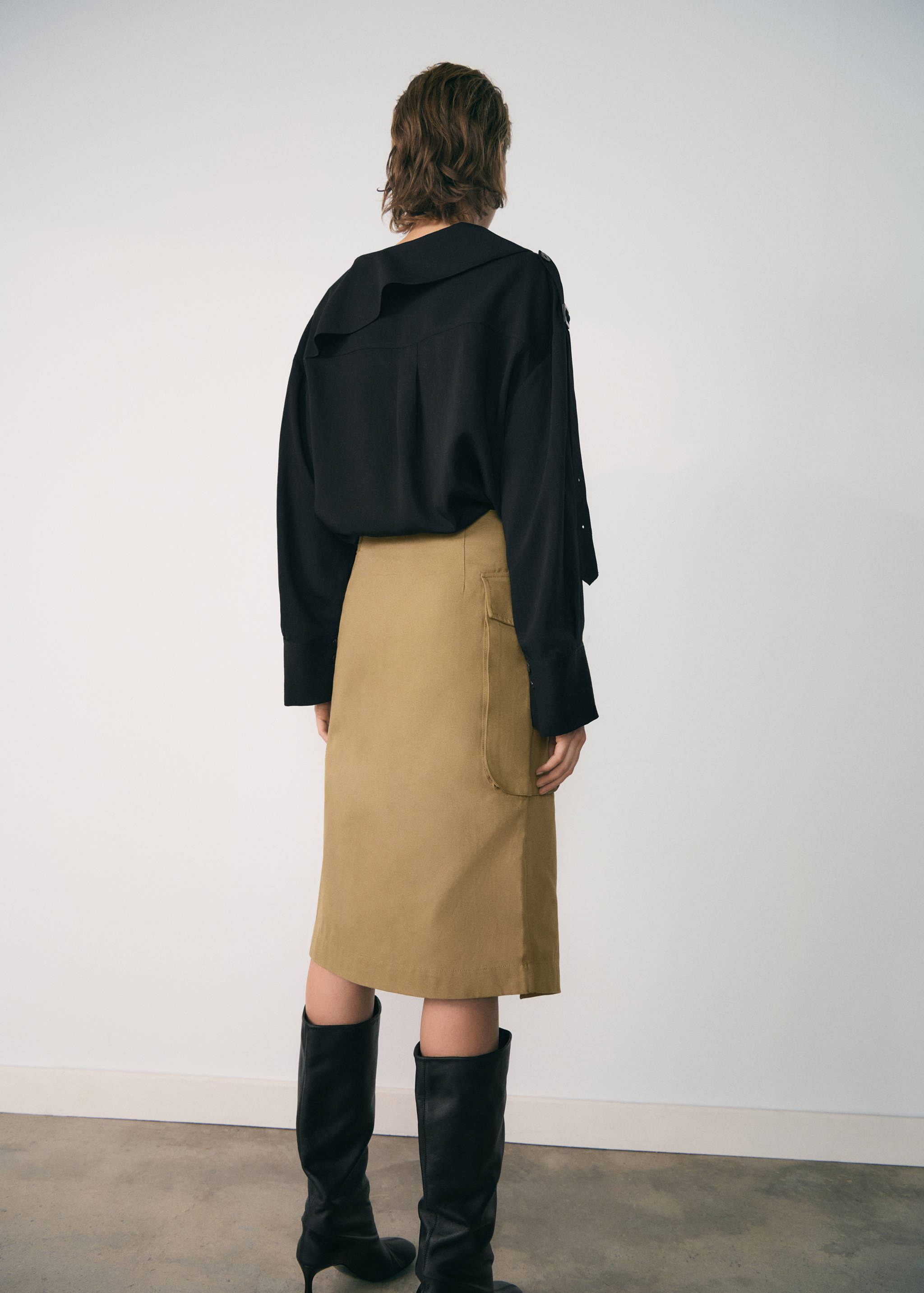 Midi-skirt with cargo pockets - Reverse of the article