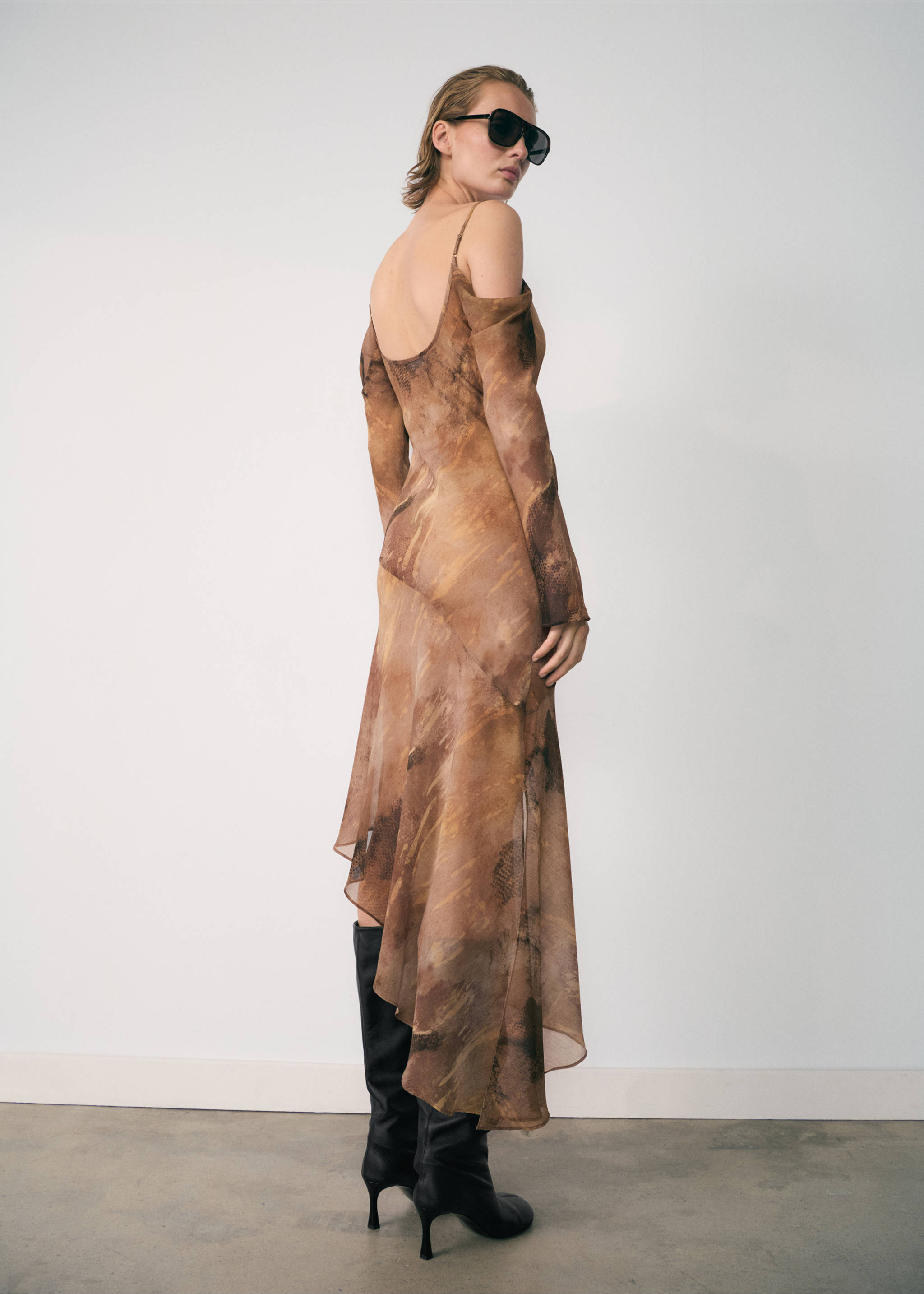 Printed chiffon dress - Reverse of the article, Brown. Ref: 77027720-00.