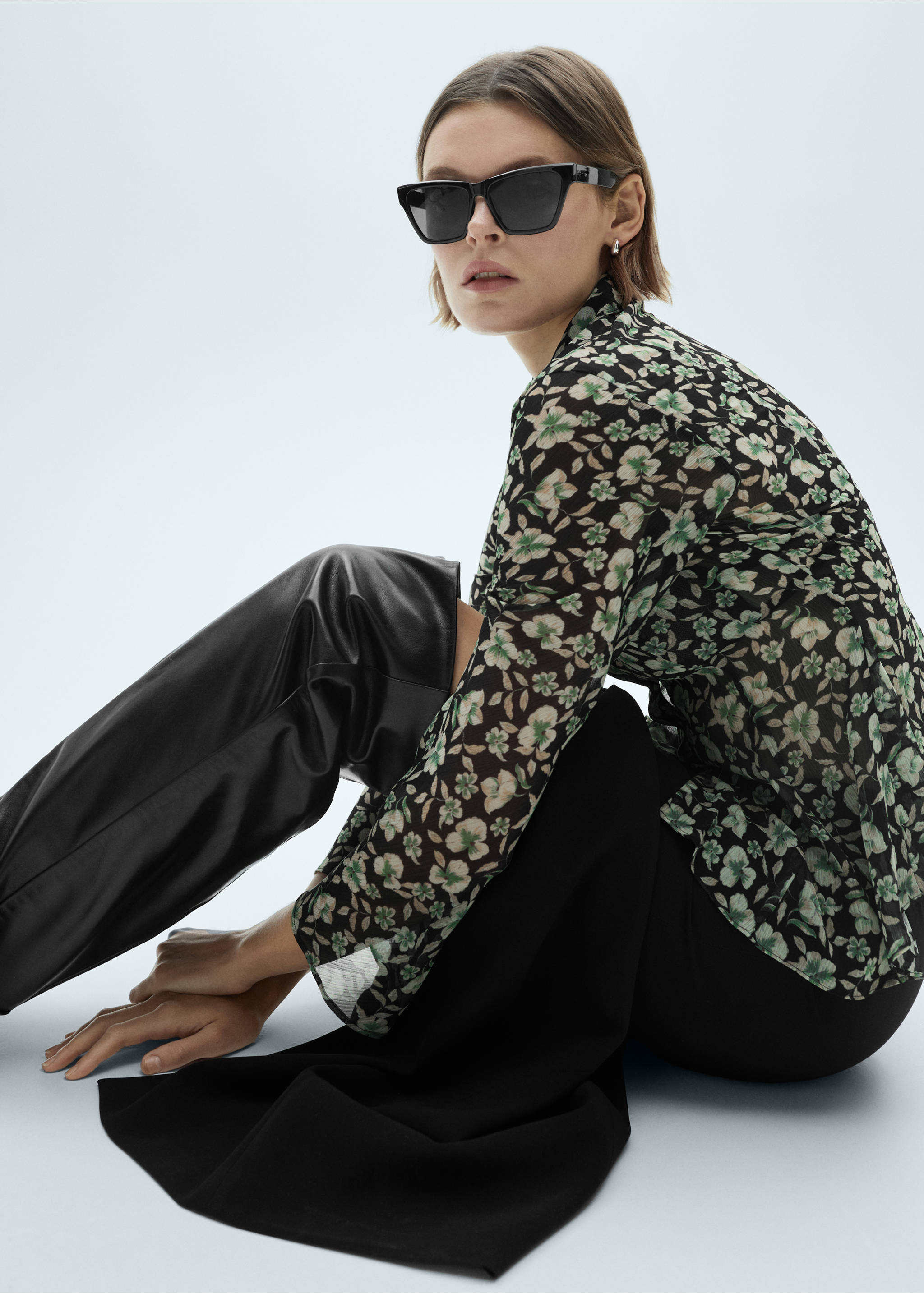 Floral chiffon shirt - Details of the article 2, Black. Ref: 77027722-00.
