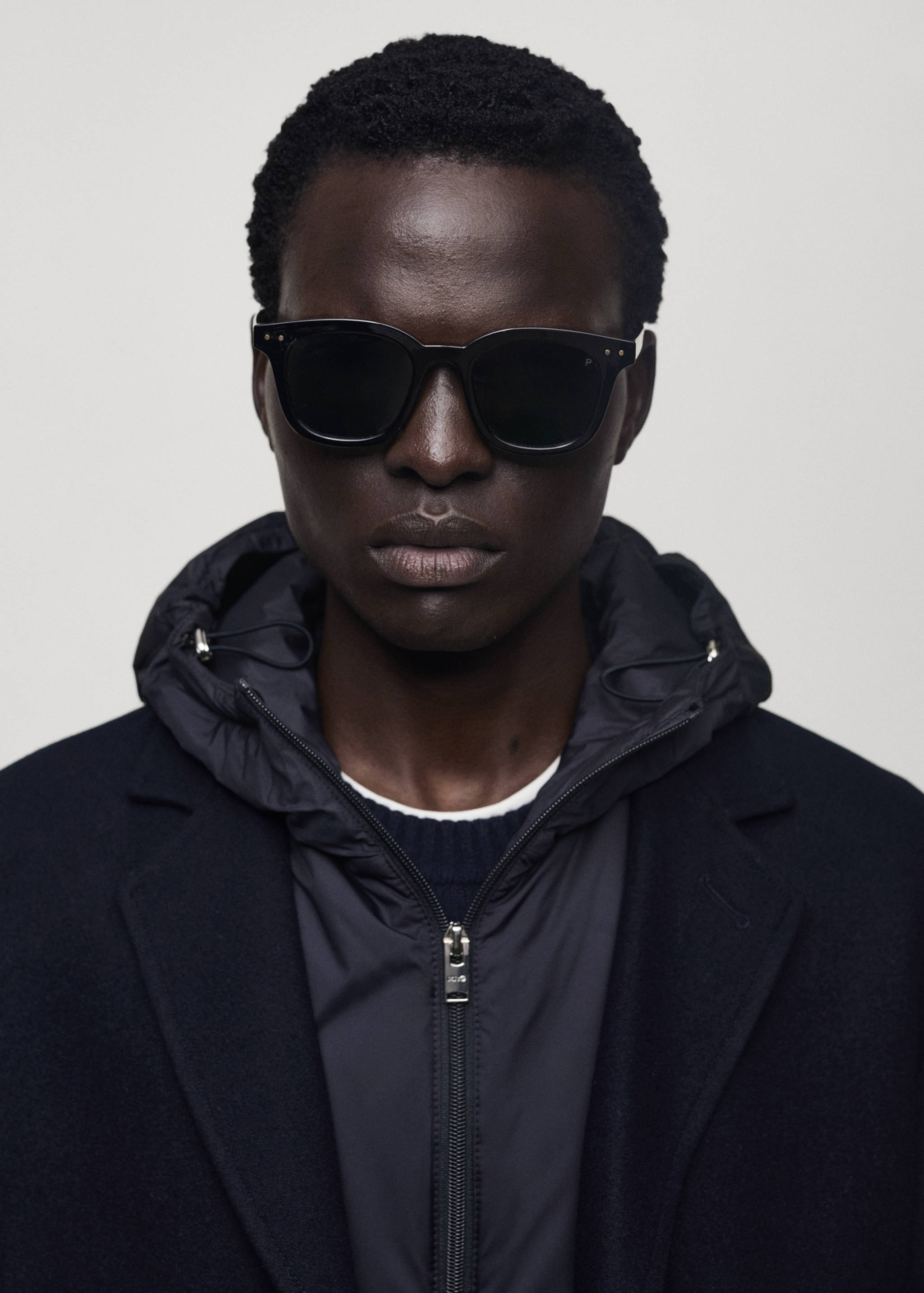 Wool coat with quilted interior hood - Details of the article 1