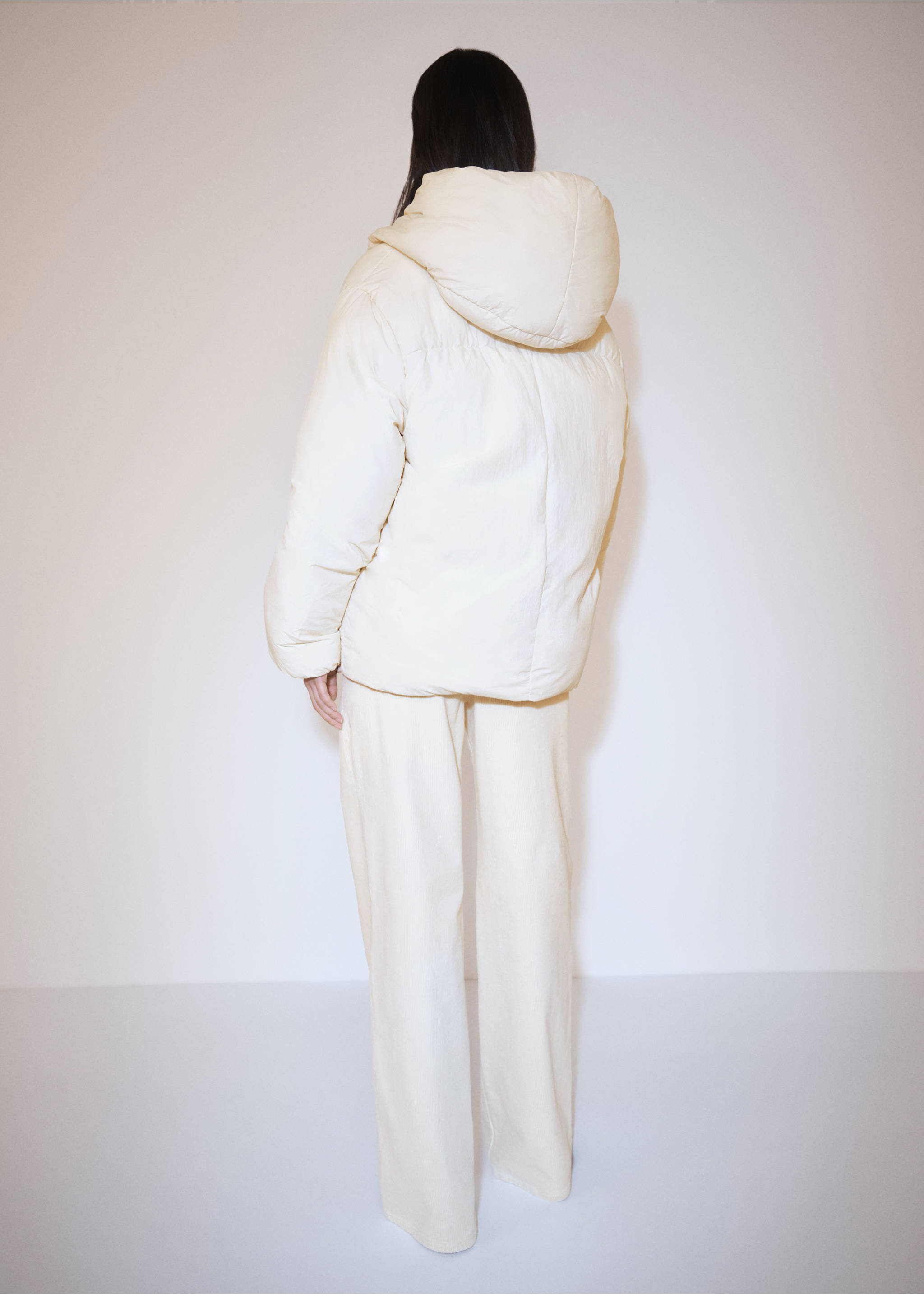 Kurzer Stepp-Anorak mit Kapuze - Rückseite des Artikels, Cremeweiß. Ref: 77028264-00.