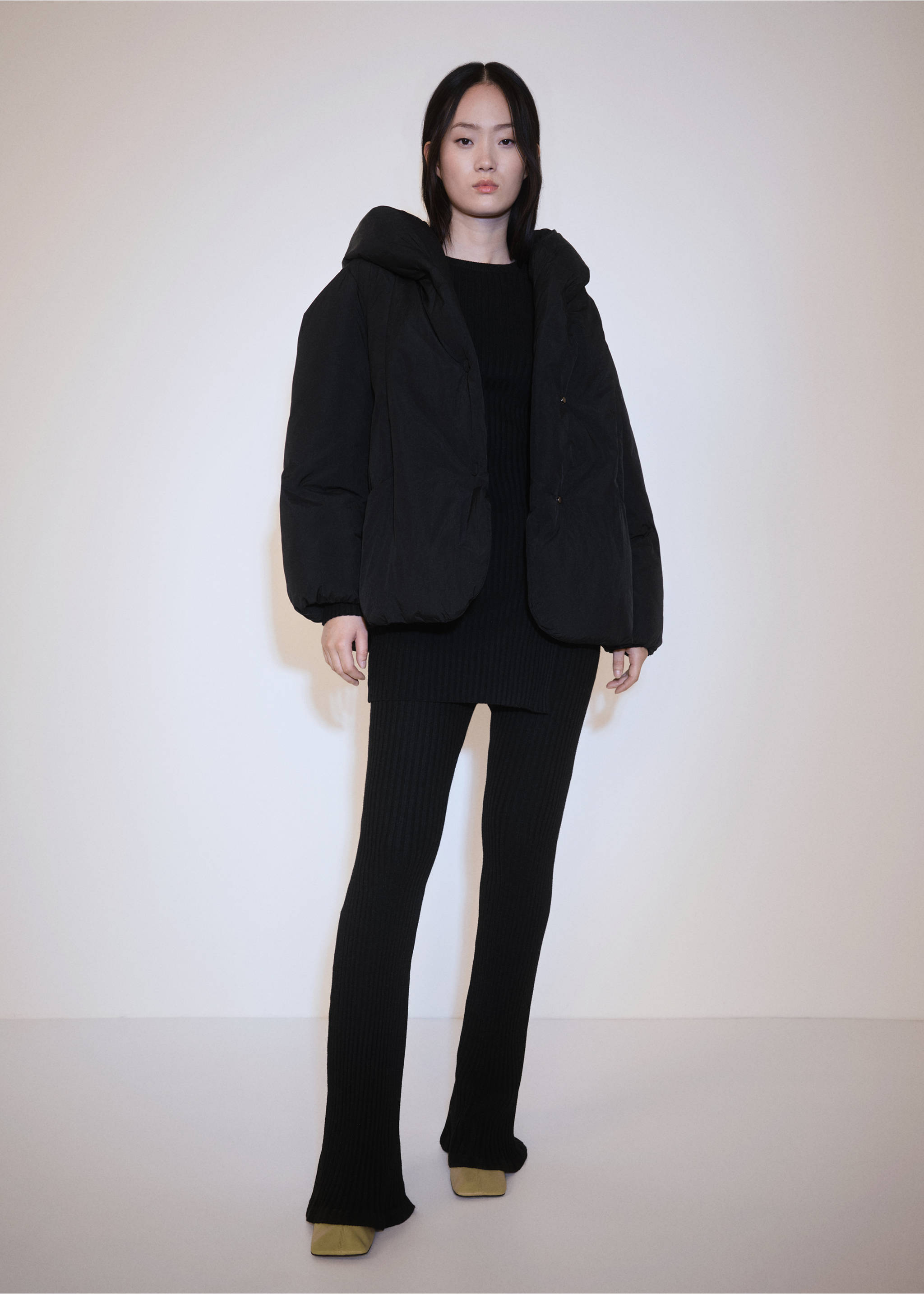 Short padded hooded anorak - General plane, Black. Ref: 77028264-00.