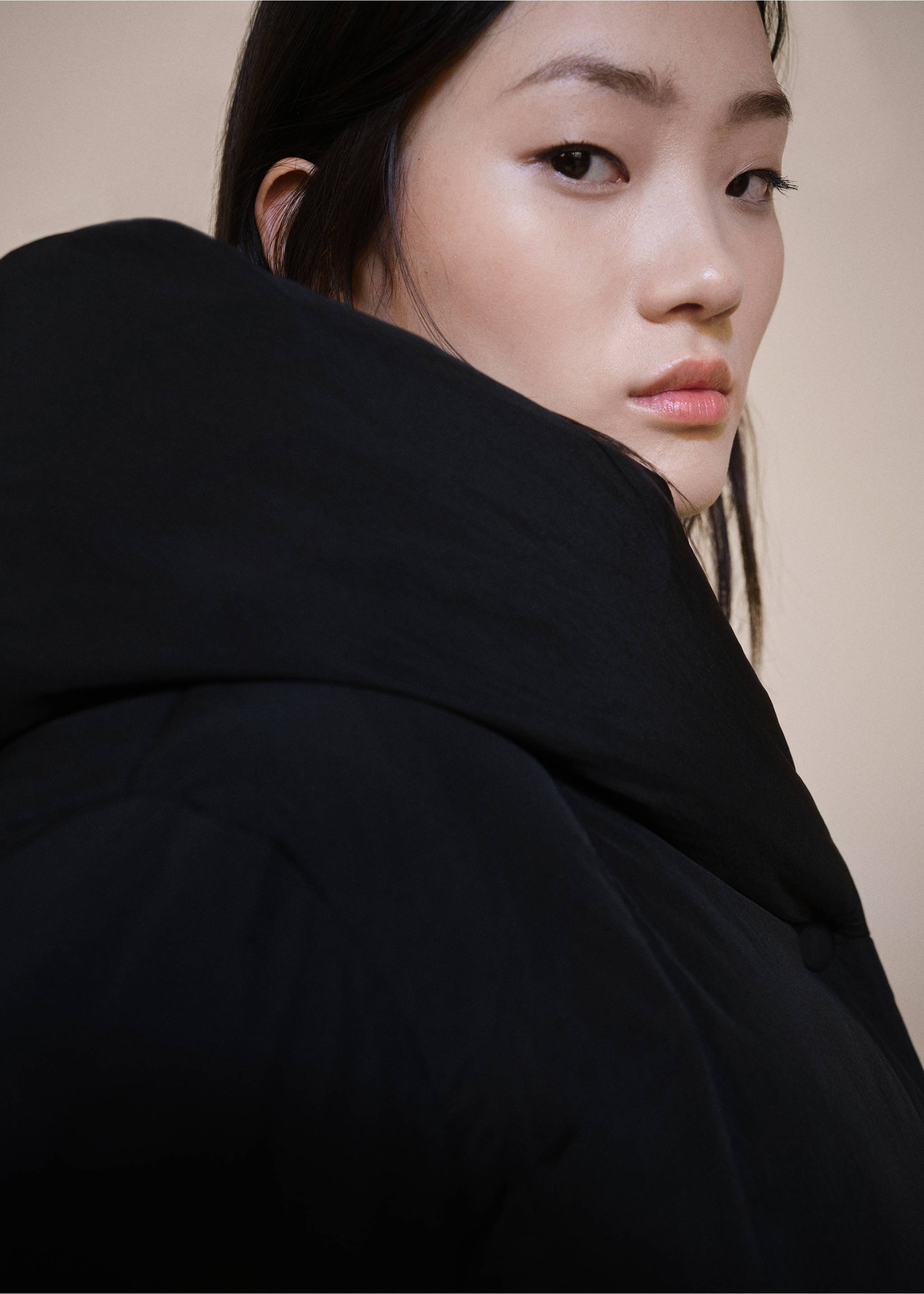 Short padded hooded anorak - Details of the article 1, Black. Ref: 77028264-00.