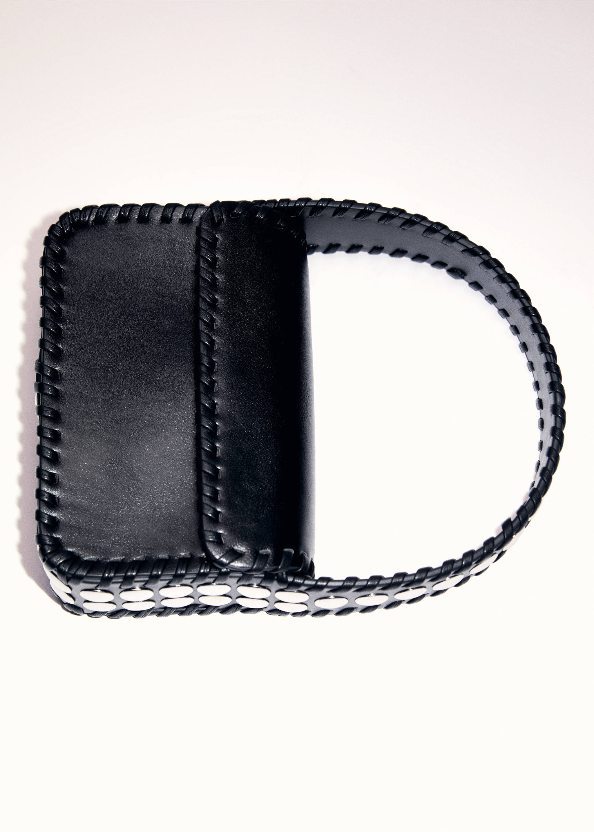 Sac porté main clouté - Détail de l'article 5, Noir. Ref: 77028268-00.