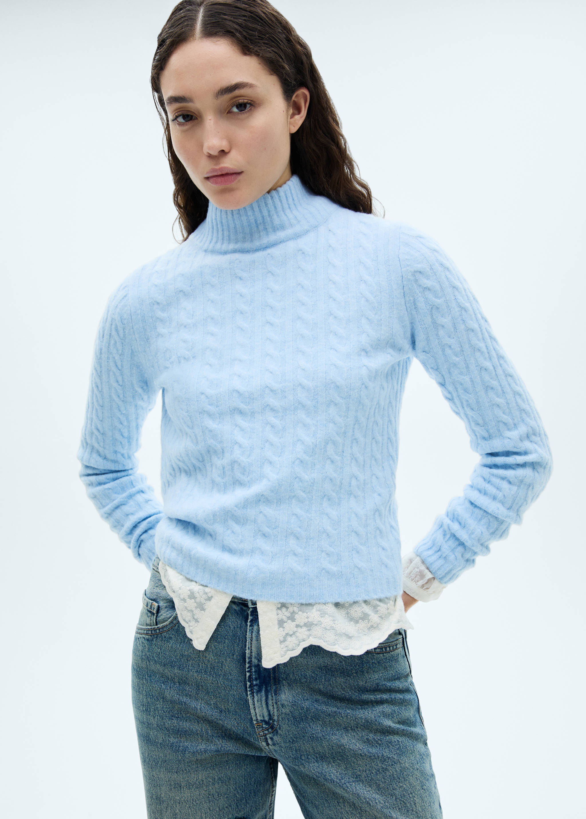 Pull-over maille tressée - Plan moyen