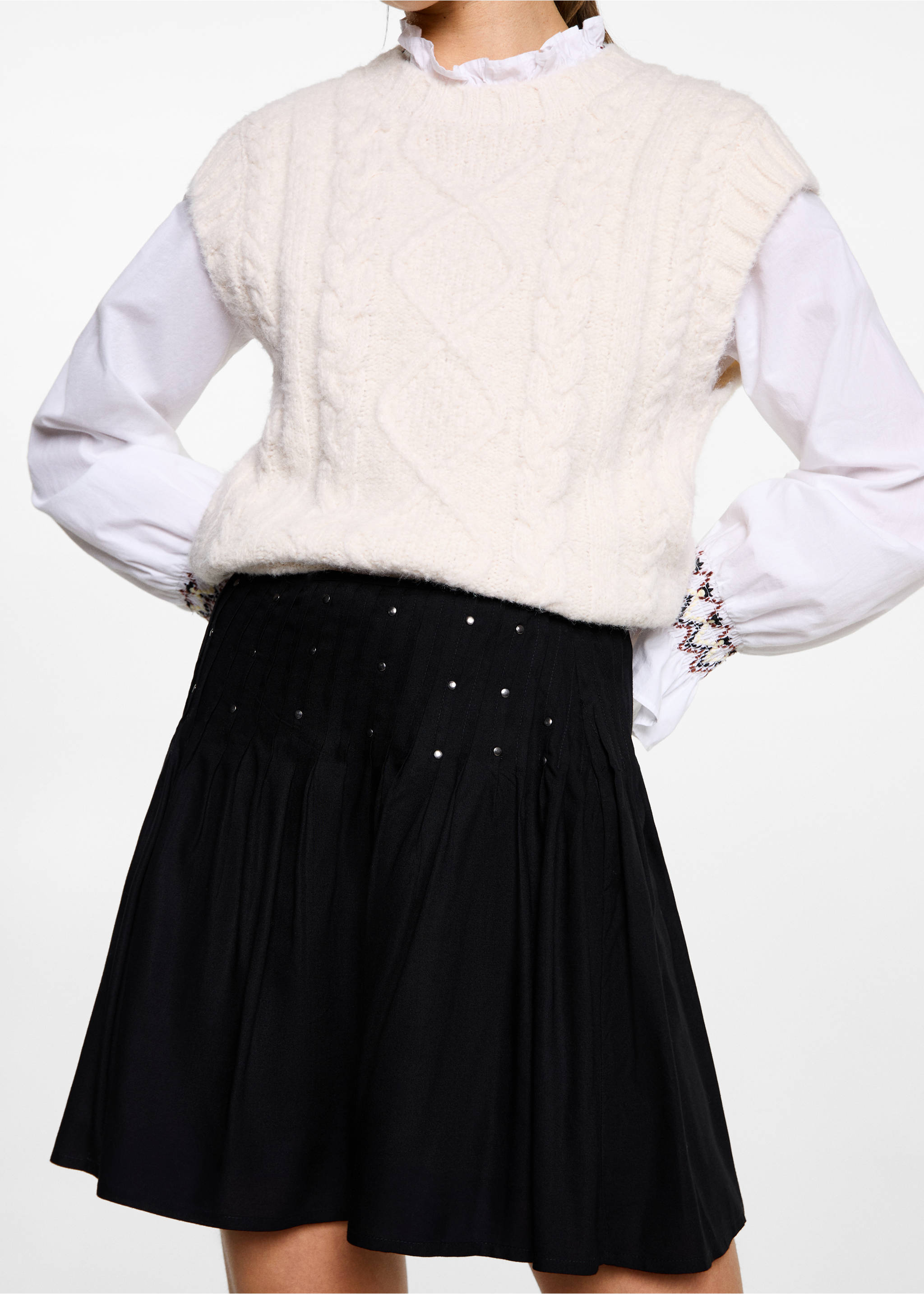 Rock mit Ziernieten - Detail des Artikels 6, Schwarz. Ref: 77028282-00.