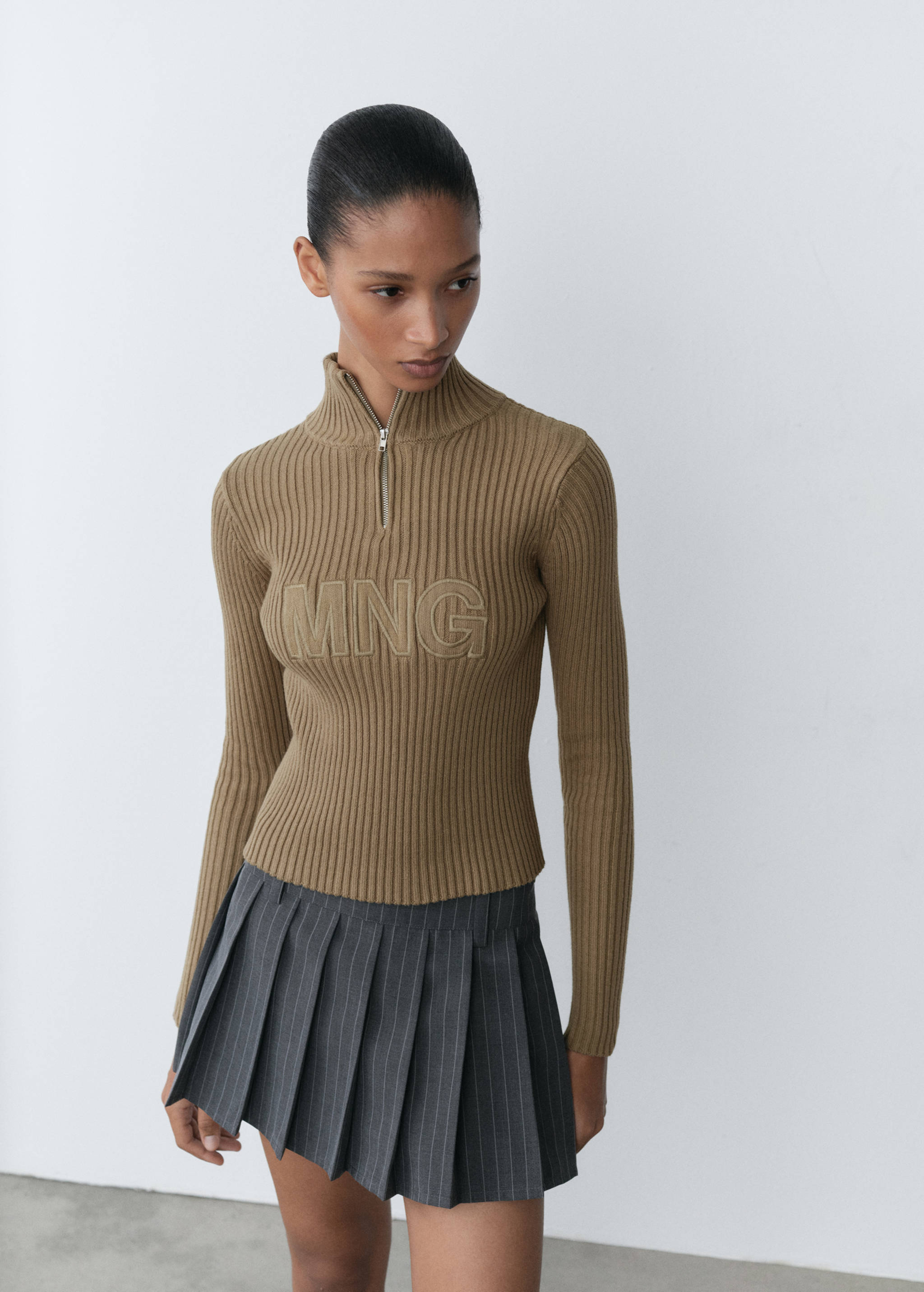 Jersey cuello perkins logo - Plano medio