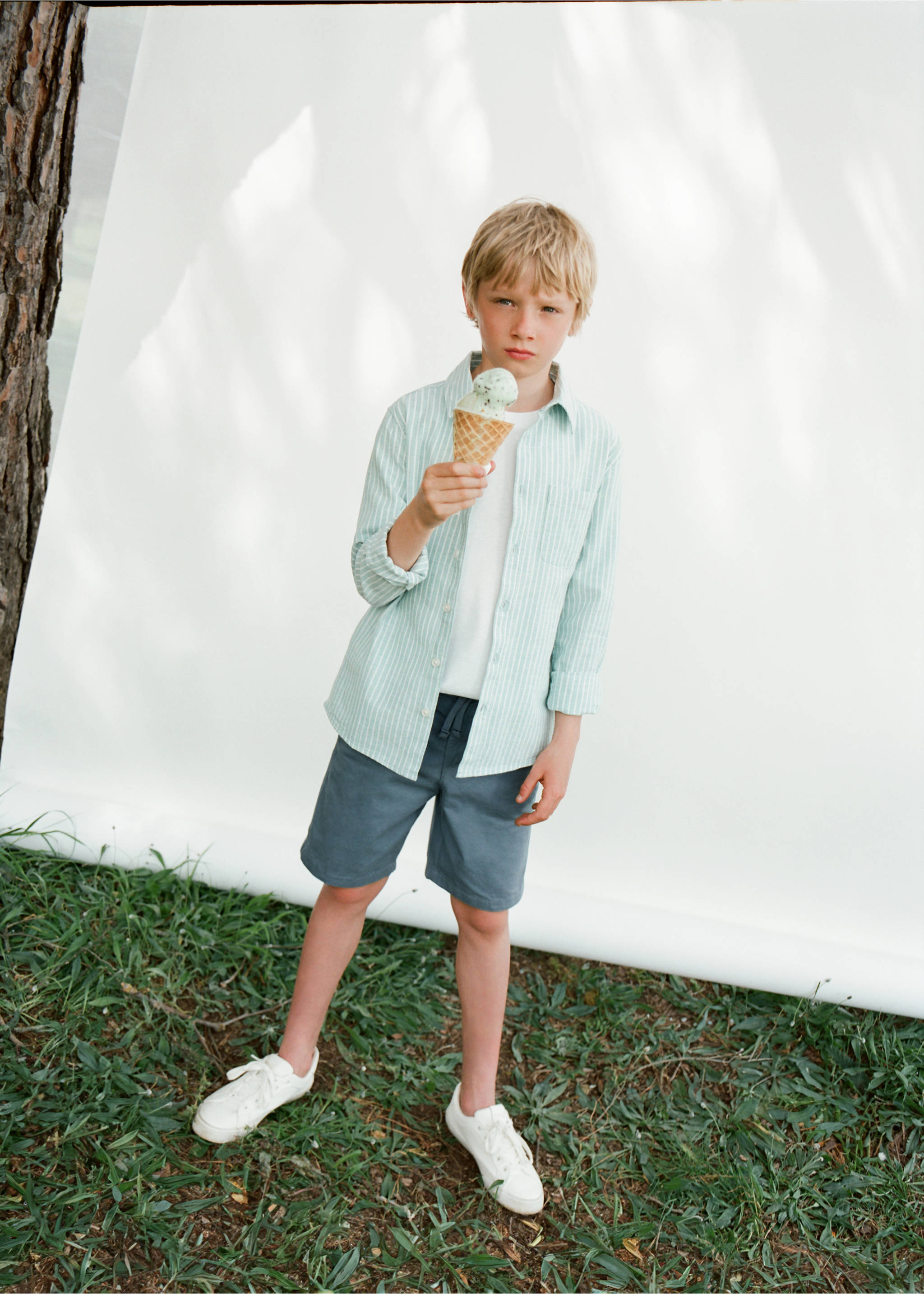 Geschnürte Basic-Sneakers - Detail des Artikels 6, Weiß. Ref: 77028637-00.