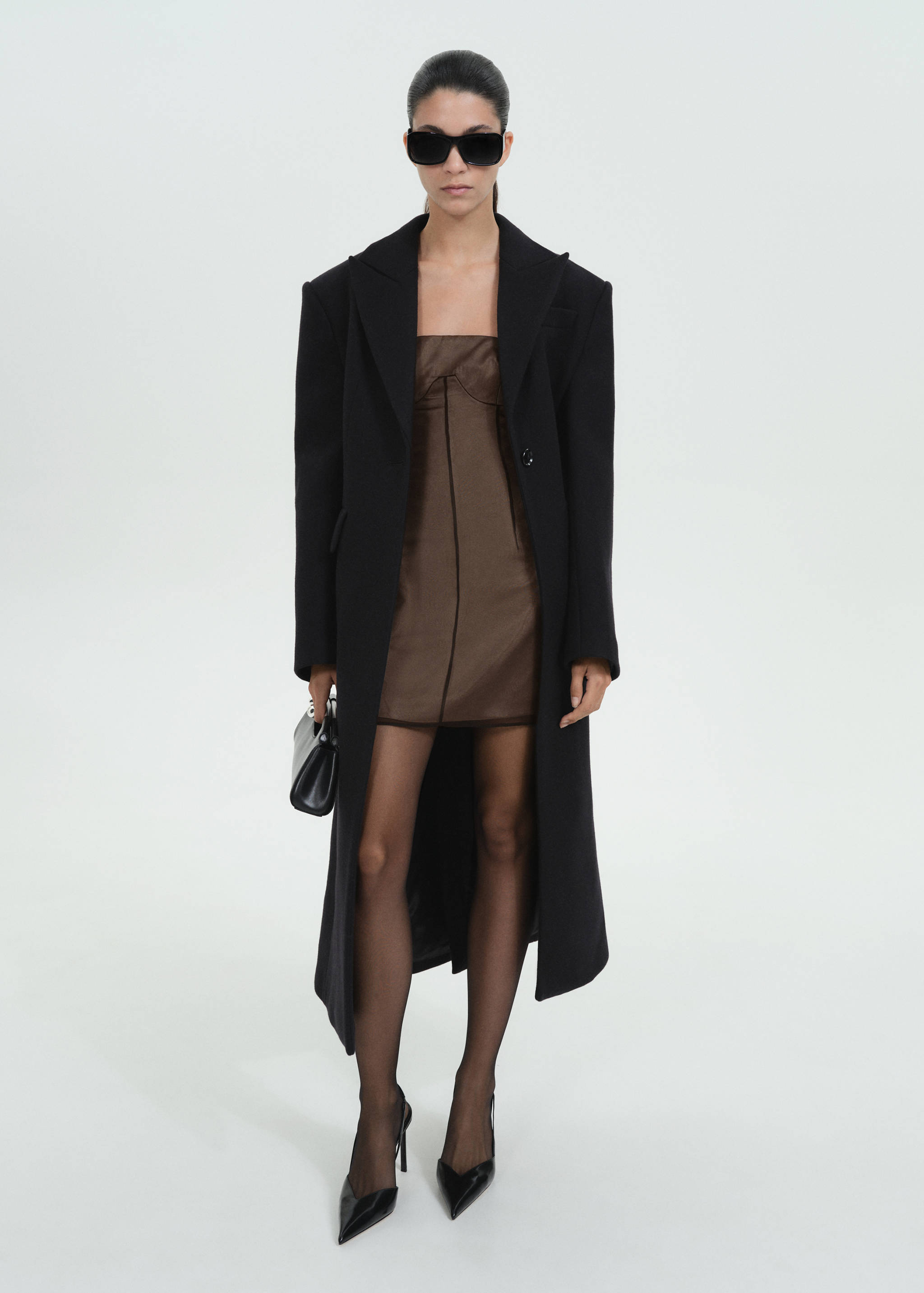 Vestido corto escote corsetero - Plano general