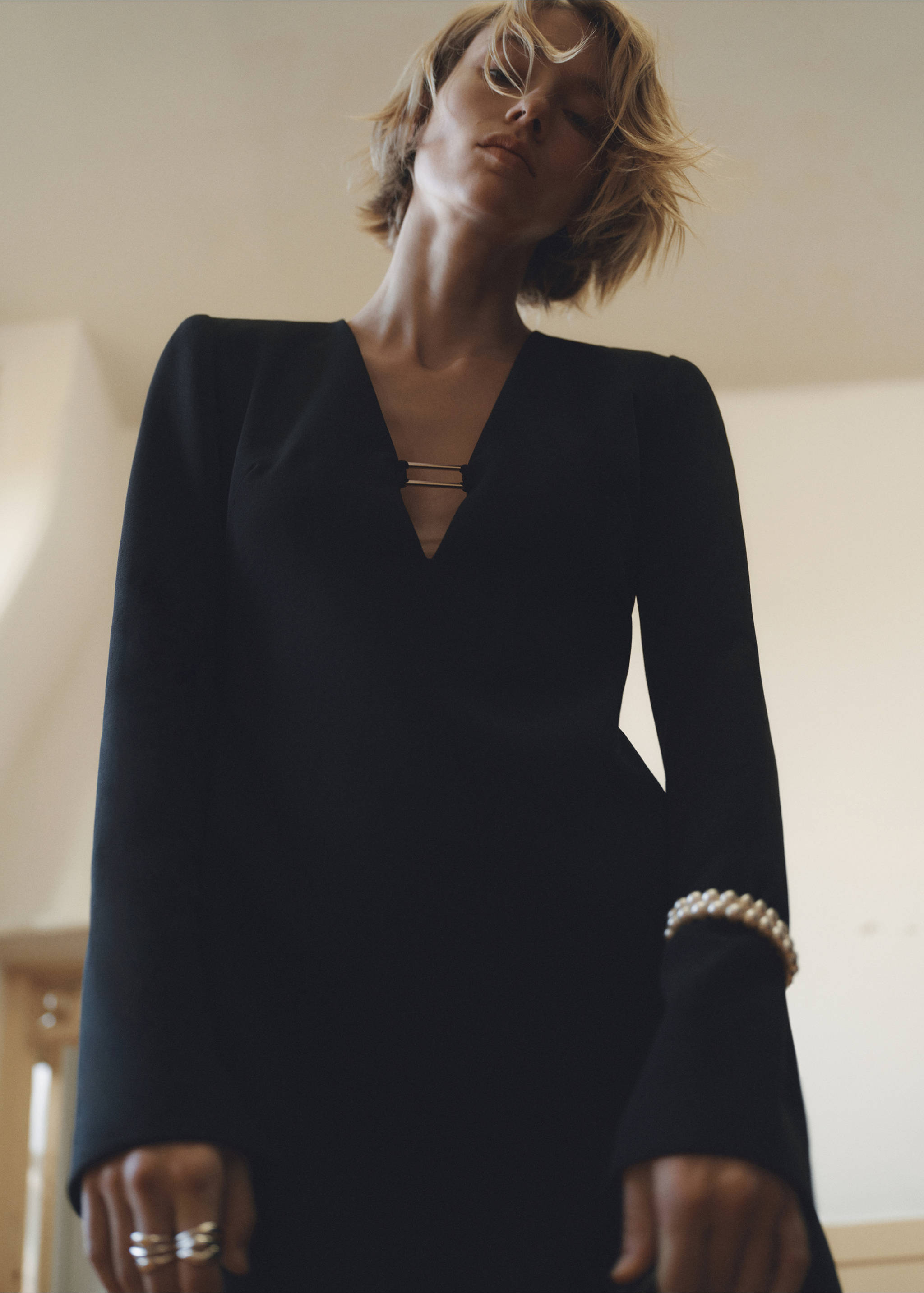 Metallic dress with neckline detail - Details of the article 7, Black. Ref: 77029063-00.