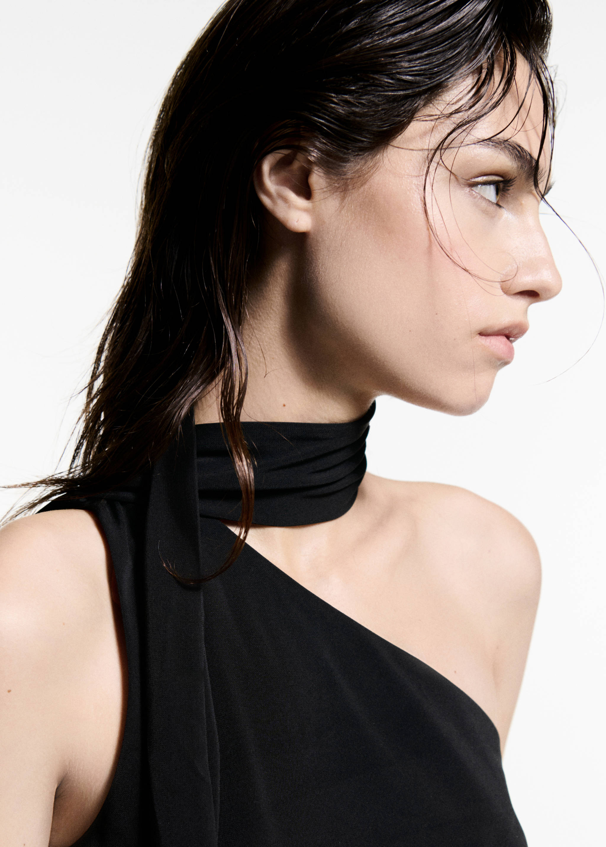 Top asimétrico cuello choker - Detalle del artículo 1