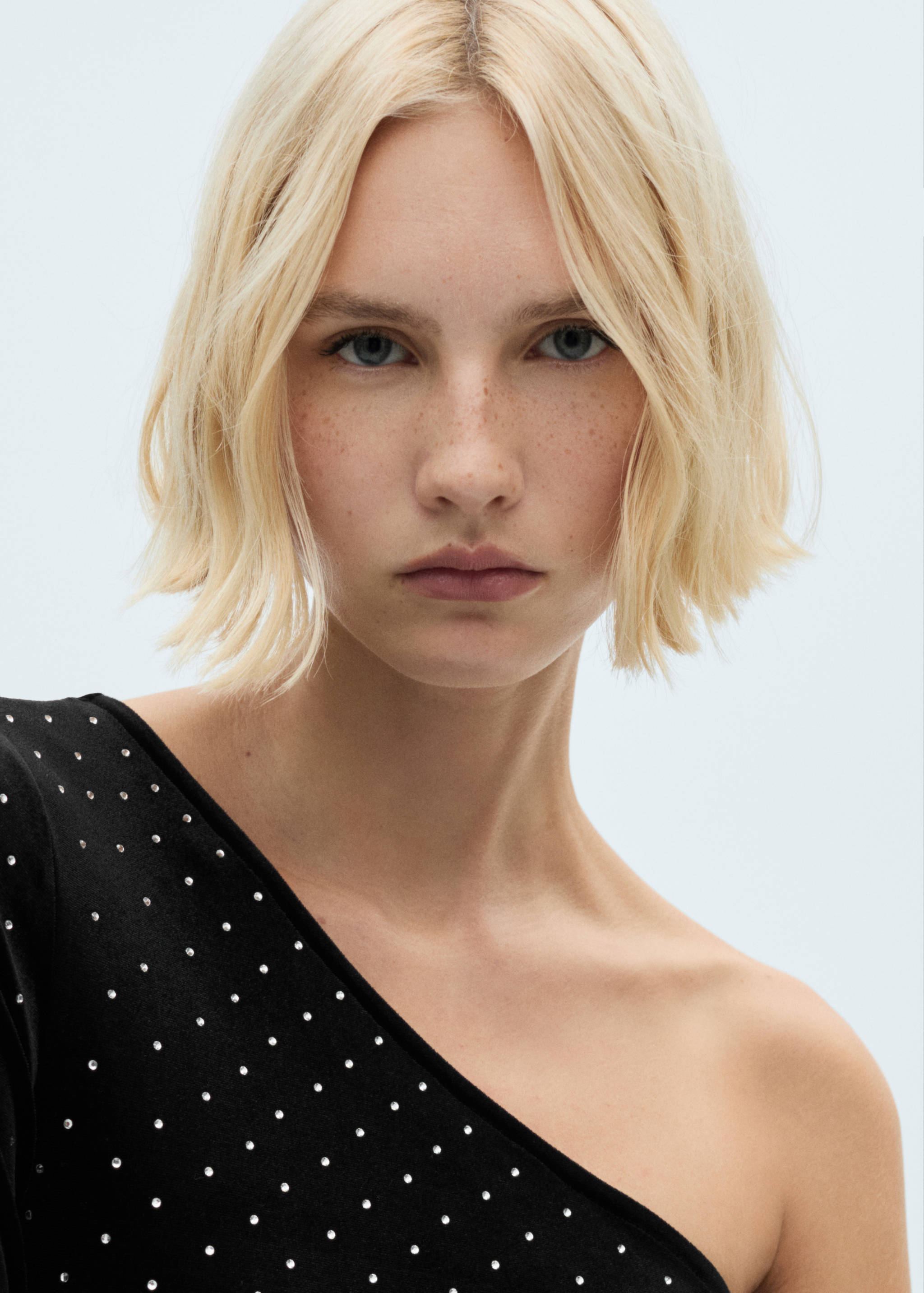 Vestido assimétrico com strass - Pormenor do artigo 1