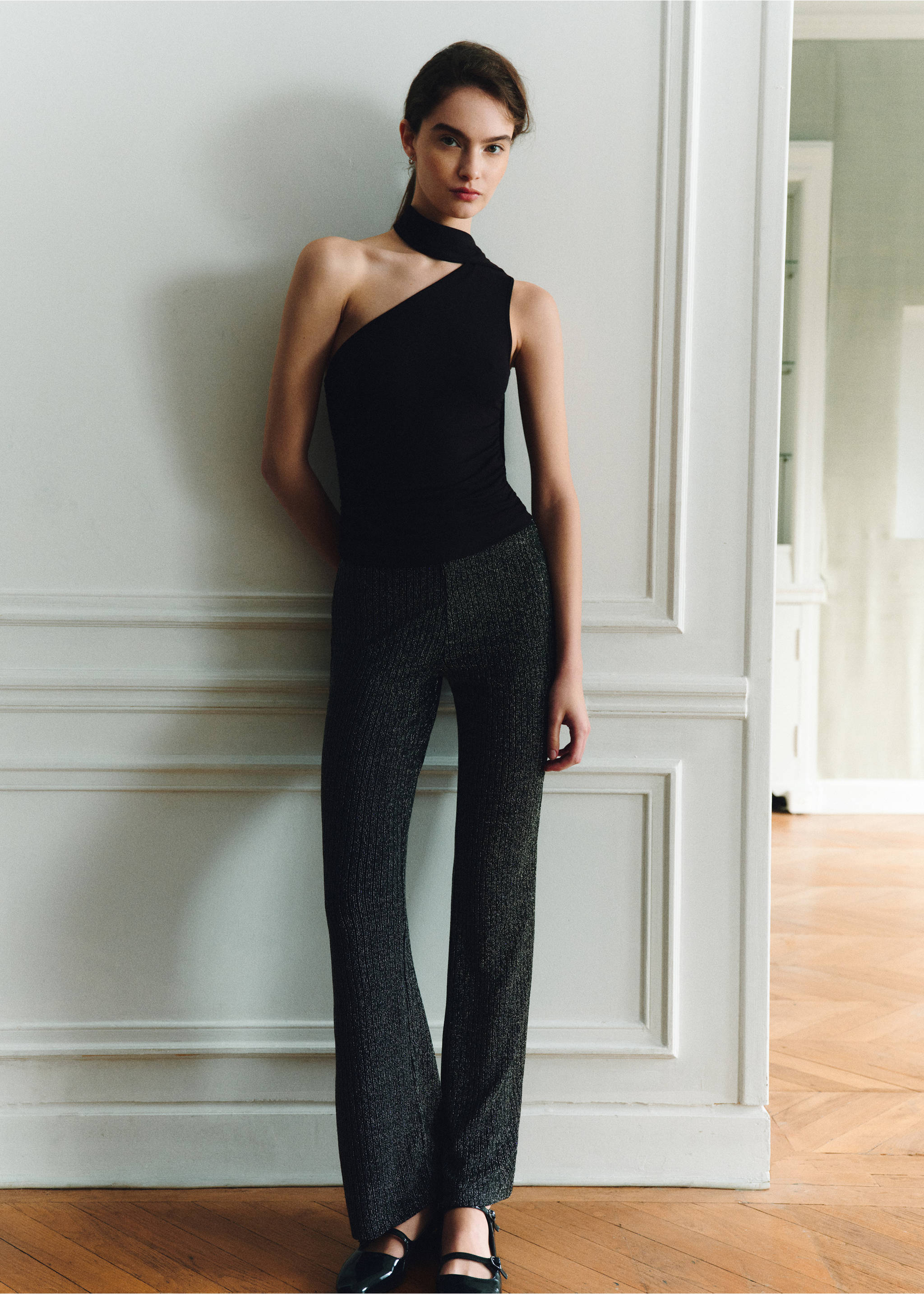 Asymmetrical laced top - Details of the article 5, Black. Ref: 77029070-00.