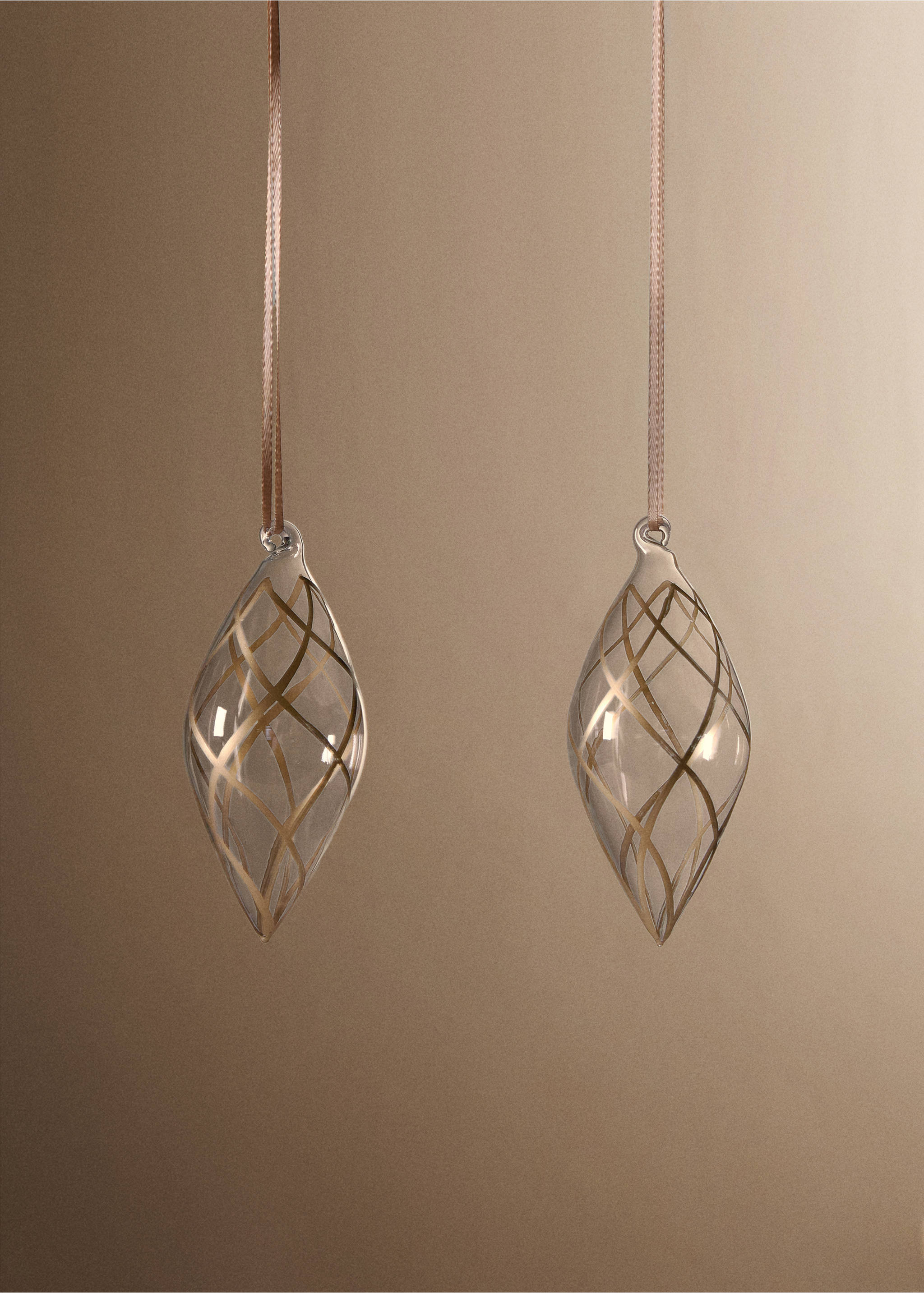 Oval glass tree ornament - General plane, Ice Grey. Ref: 77029237-00.
