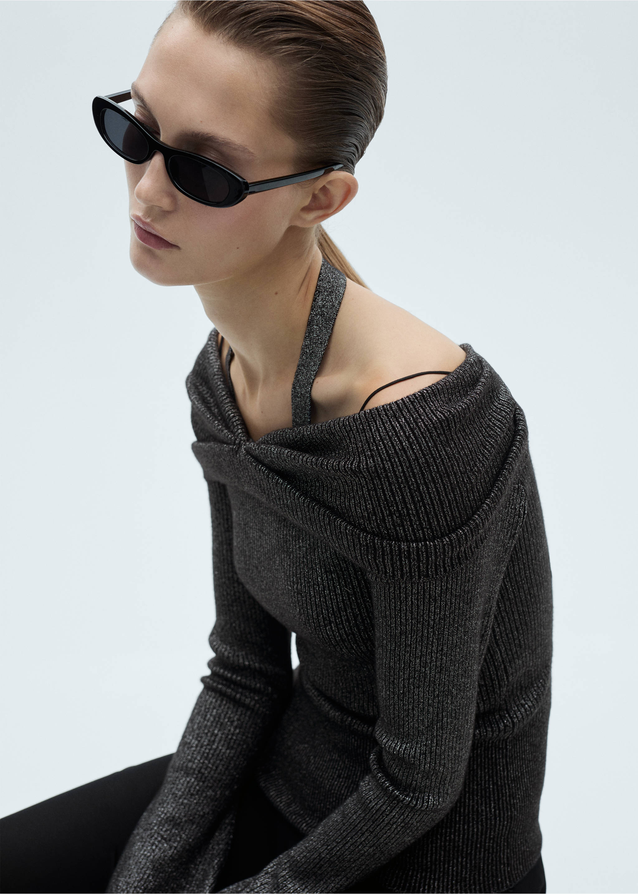 Lurex sweater with bare shoulders - Details of the article 2, Grey. Ref: 77029406-00.