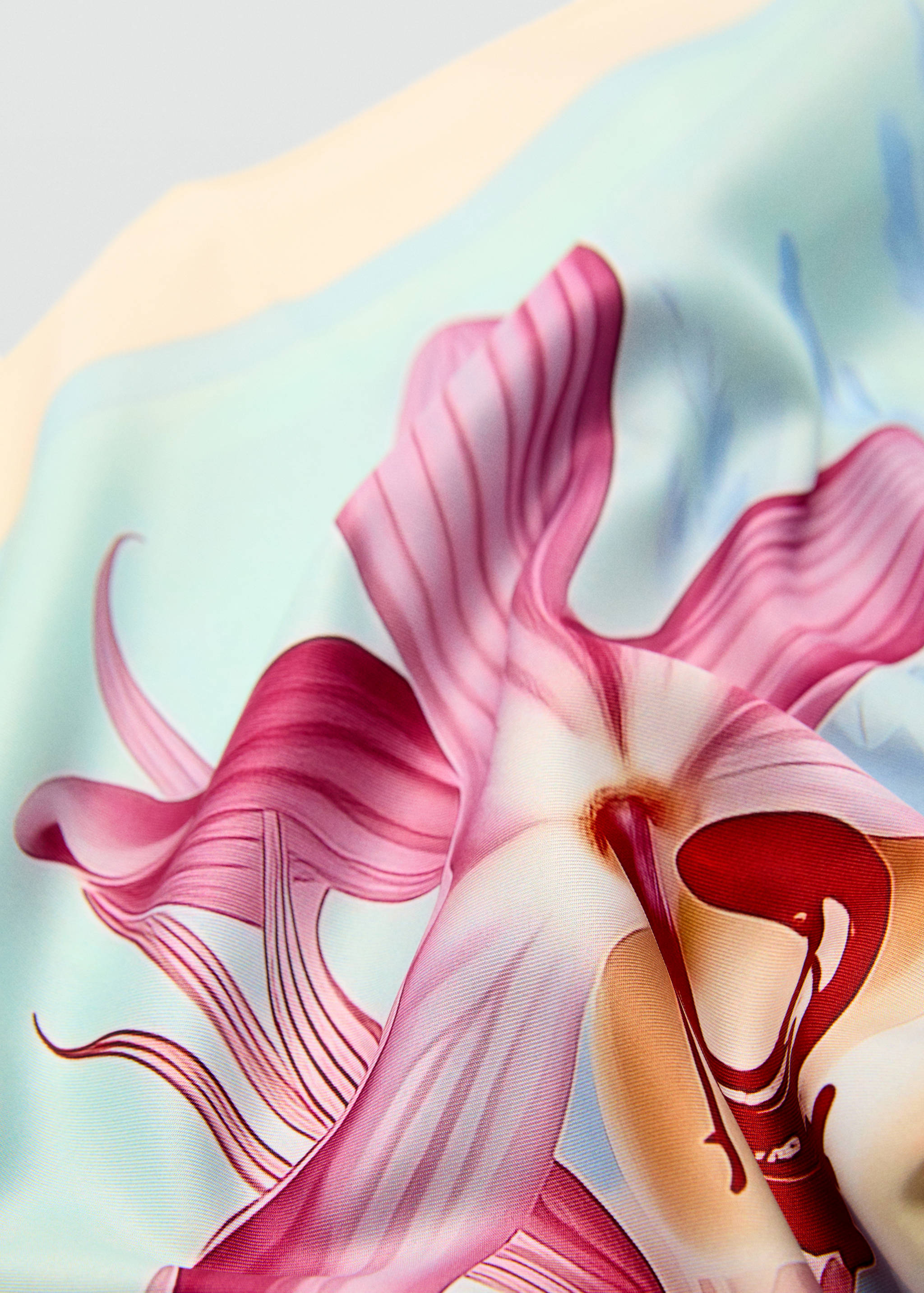 Seashell printed scarf - Details of the article 1