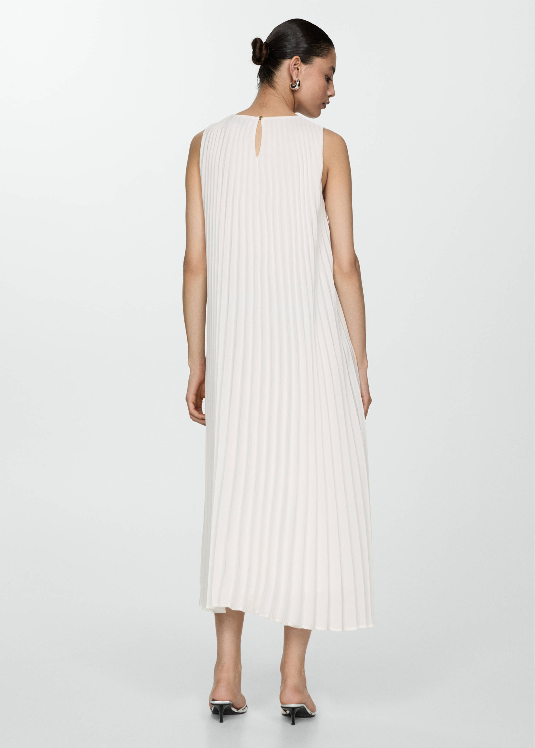 Ausgestelltes Plissée-Kleid - Rückseite des Artikels