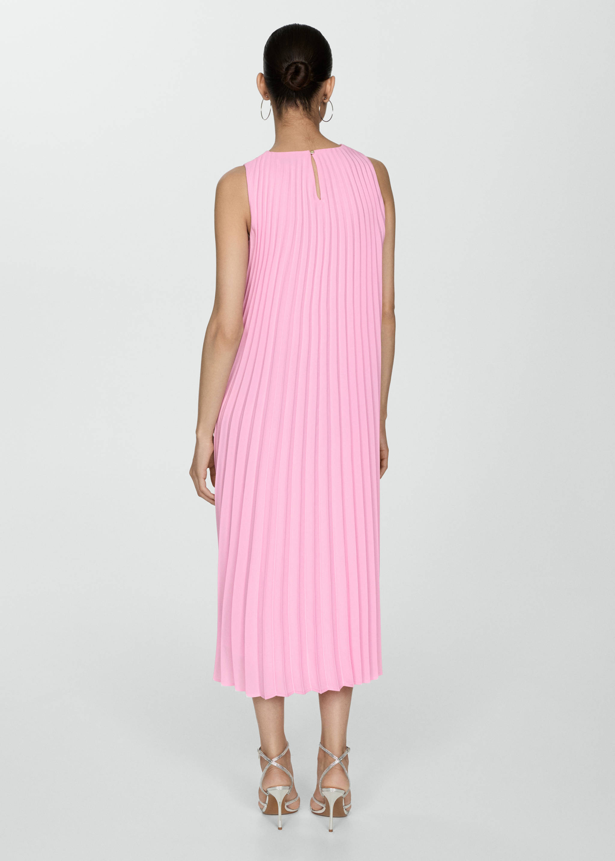 Ausgestelltes Plissée-Kleid - Rückseite des Artikels