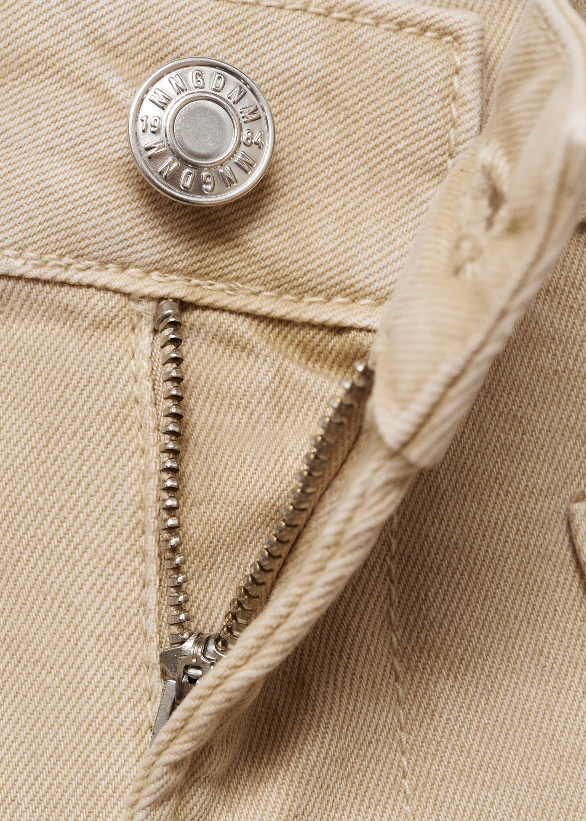 Jeans-Shorts mit Taschen - Detail des Artikels 8, Sandfarben. Ref: 77030331-00.