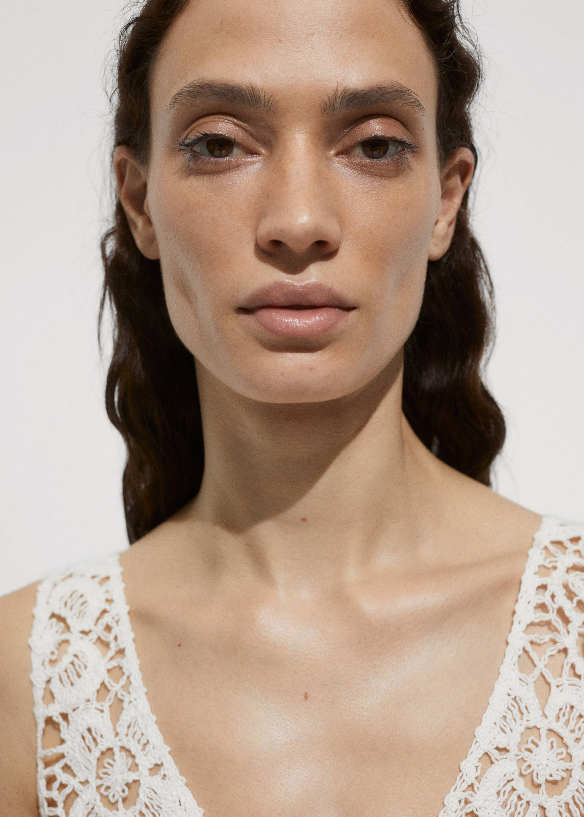 Crochet top with flowers - Details of the article 1