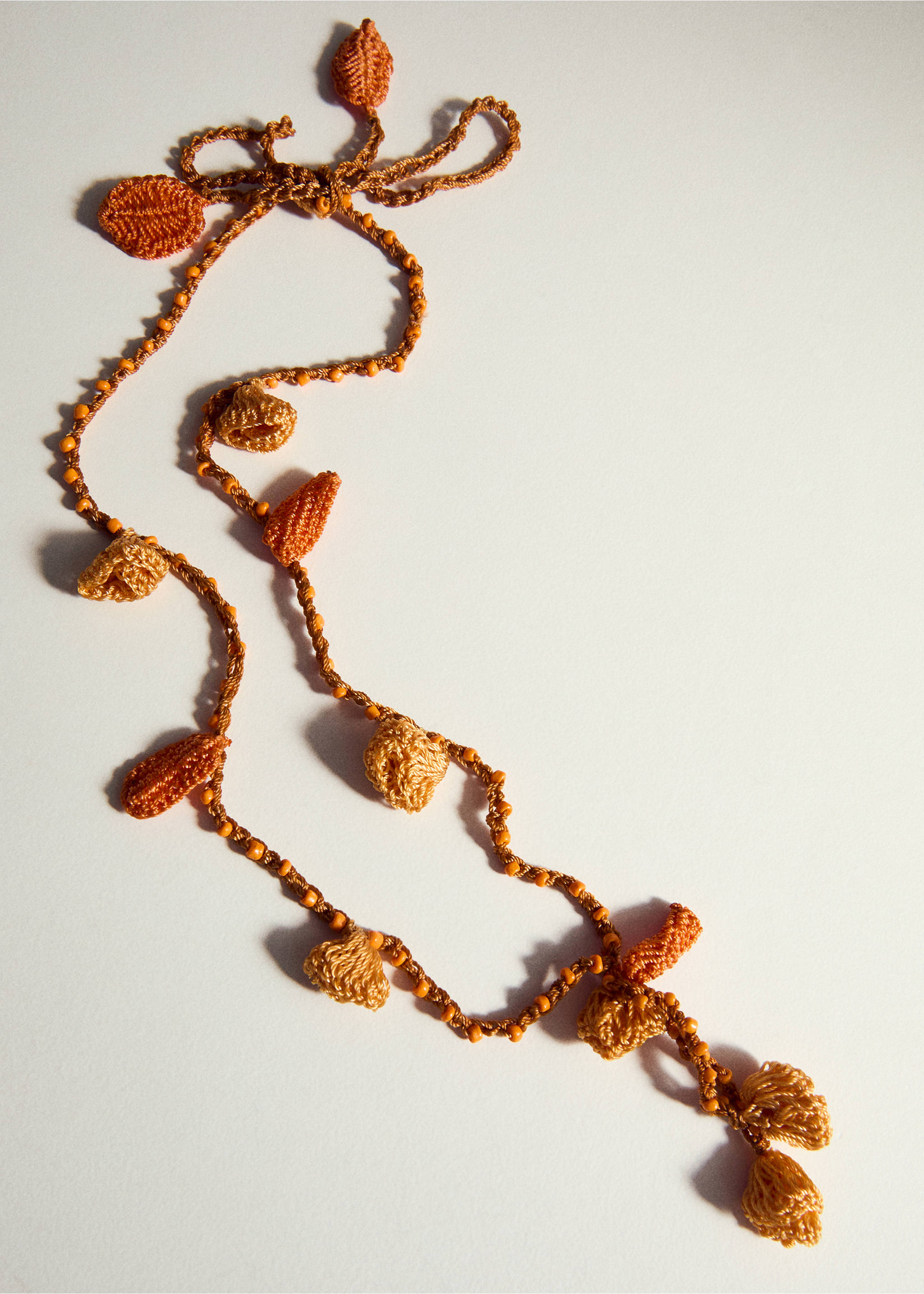 Ketting met crochetkralen - Detail van het artikel 5, Oranje. Ref: 77030345-00.