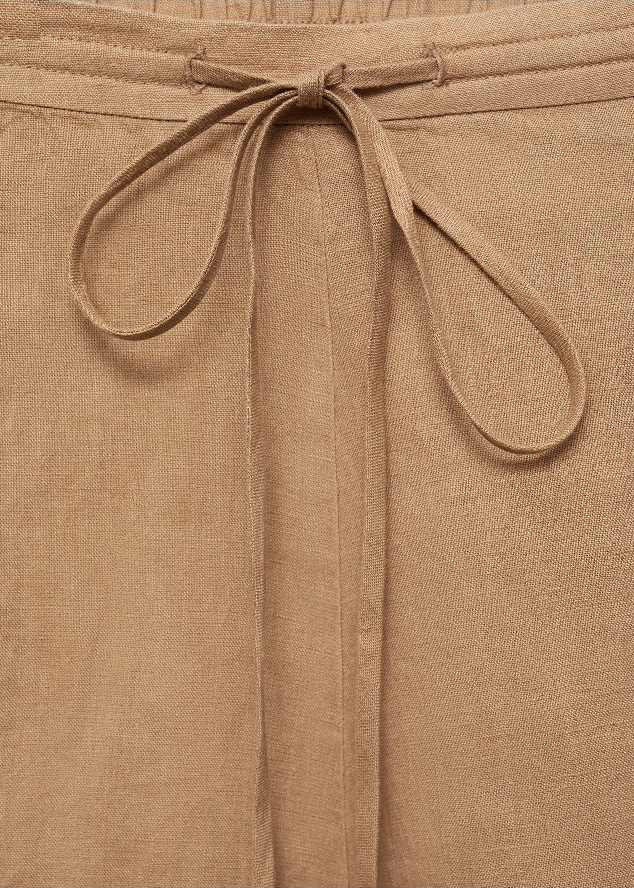Straight-fit linen shorts - Details of the article 8, Tobacco Brown. Ref: 77030349-00.