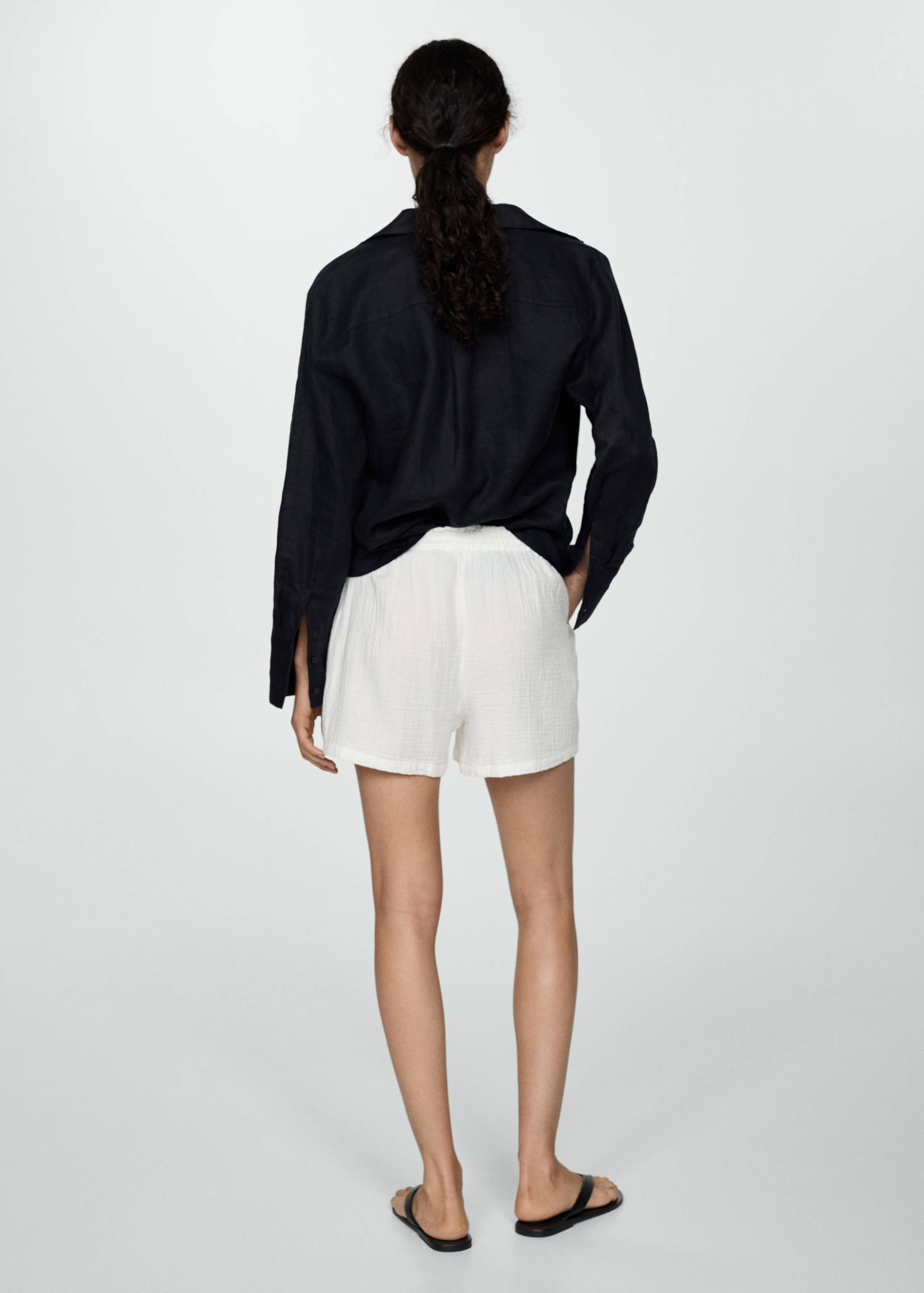 Cotton shorts with elastic waist - Reverse of the article