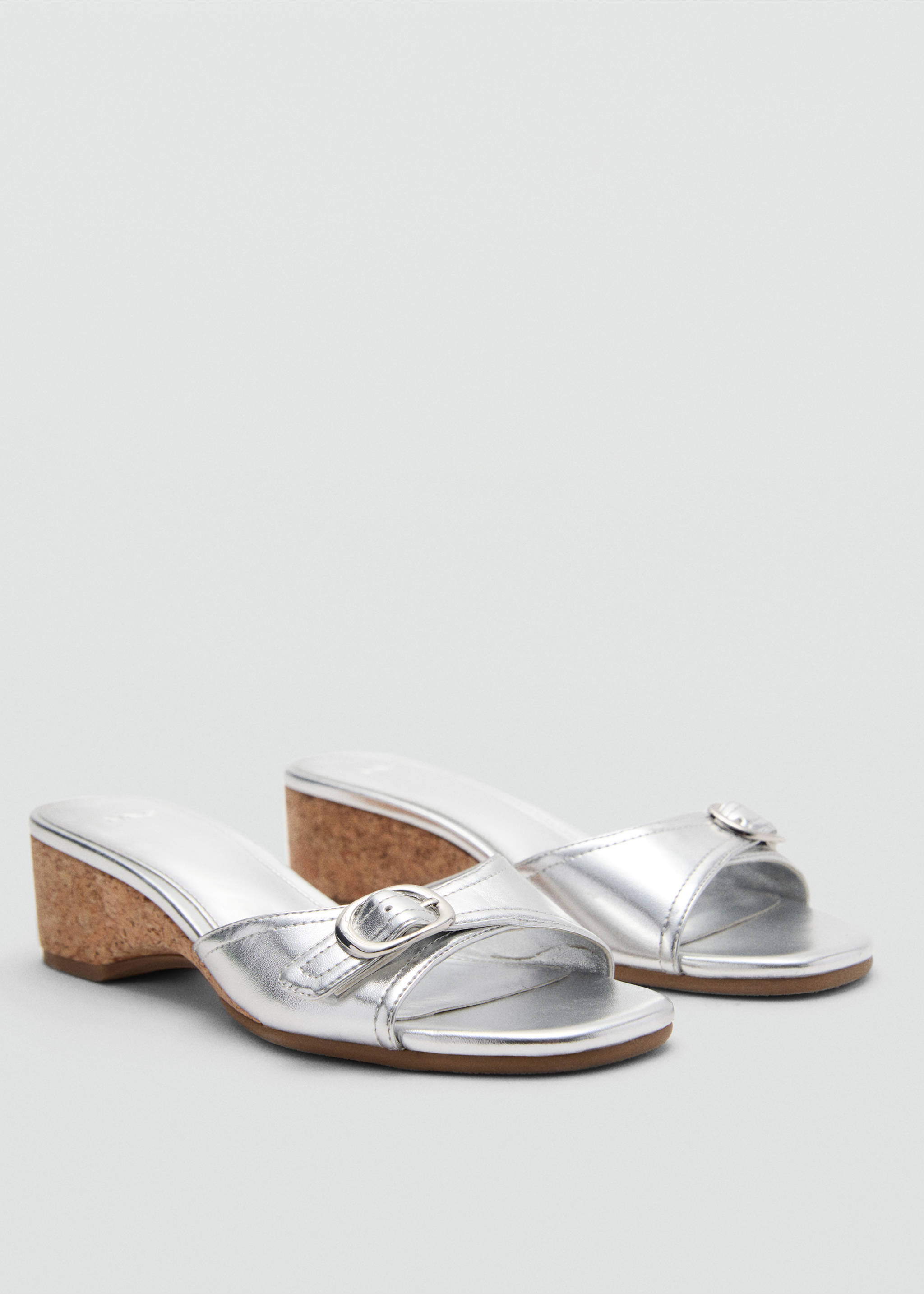 Metallic wedge sandal with buckle detail - Medium plane, Silver. Ref: 77030365-00.