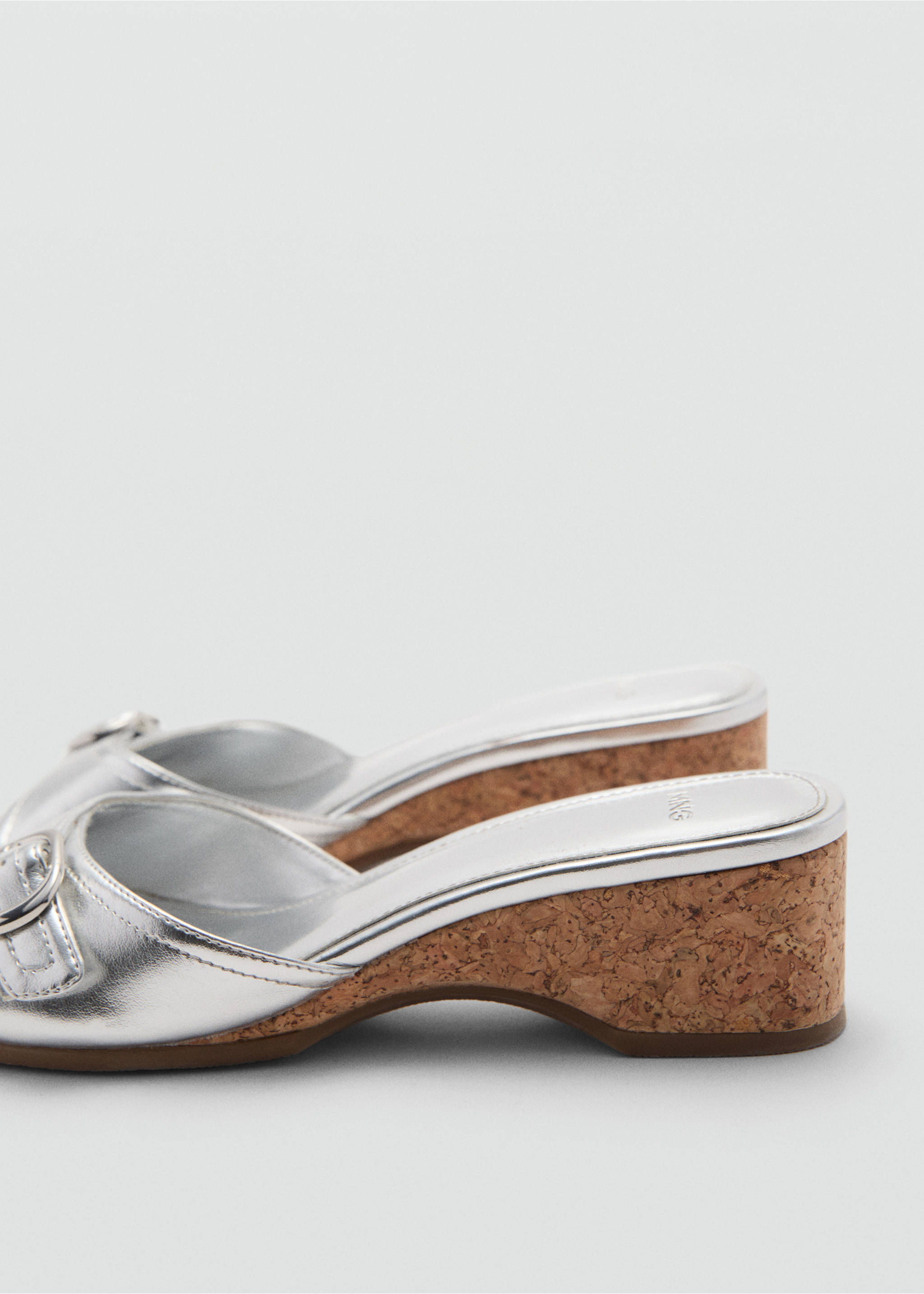 Metallic wedge sandal with buckle detail - Details of the article 2, Silver. Ref: 77030365-00.