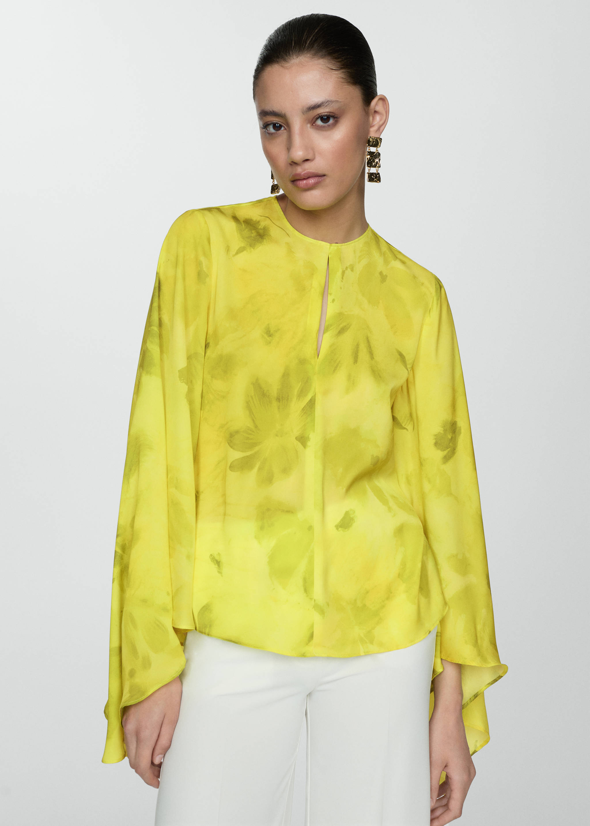 Blusa stampata maniche scampanate - Piano medio
