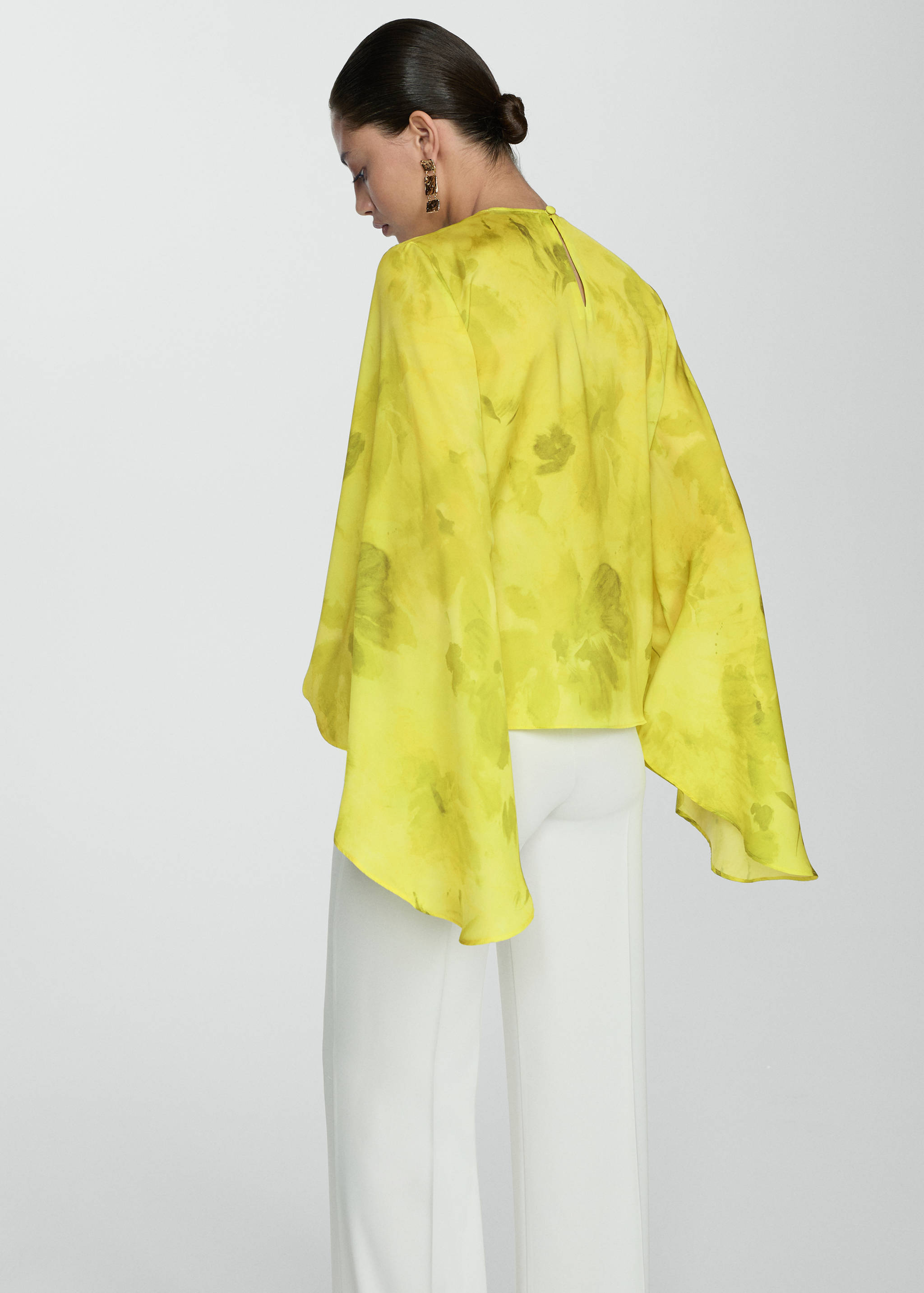 Blusa stampata maniche scampanate - Retro dell'articolo