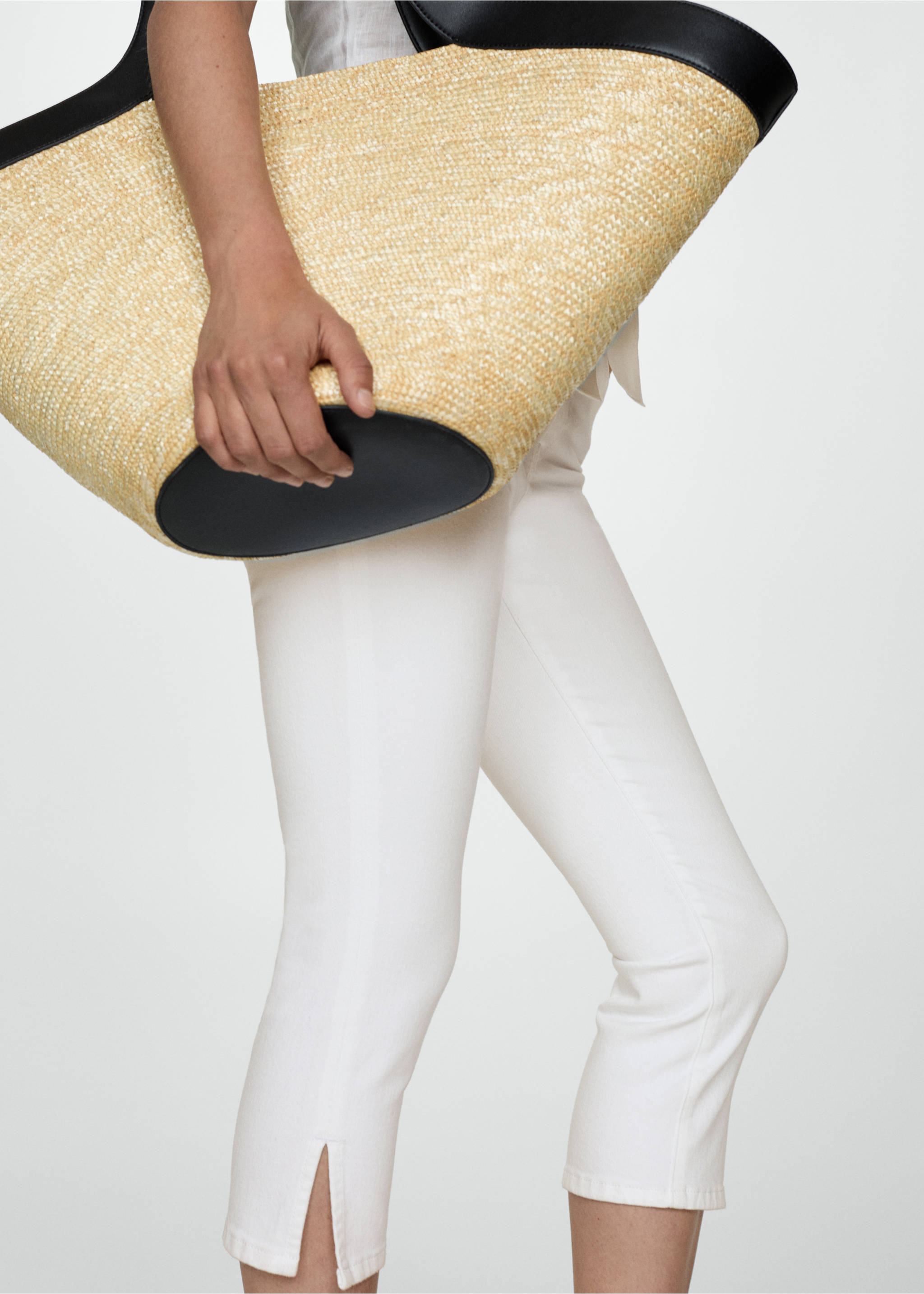 Side opening capri jeans - Details of the article 6, White. Ref: 77030383-00.