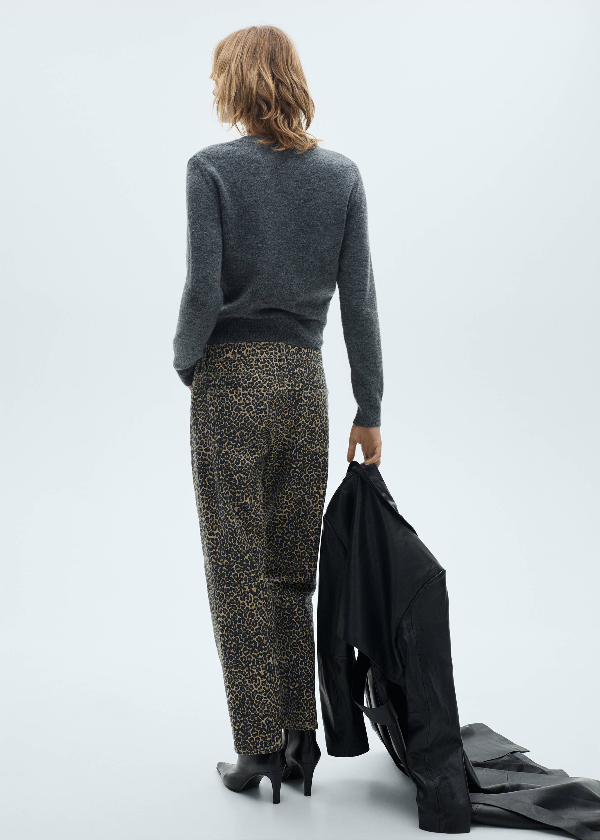 Egyenes fazonú leopárdmintás farmernadrág - A cikk hátulja, Barna. Ref: 77030388-00.