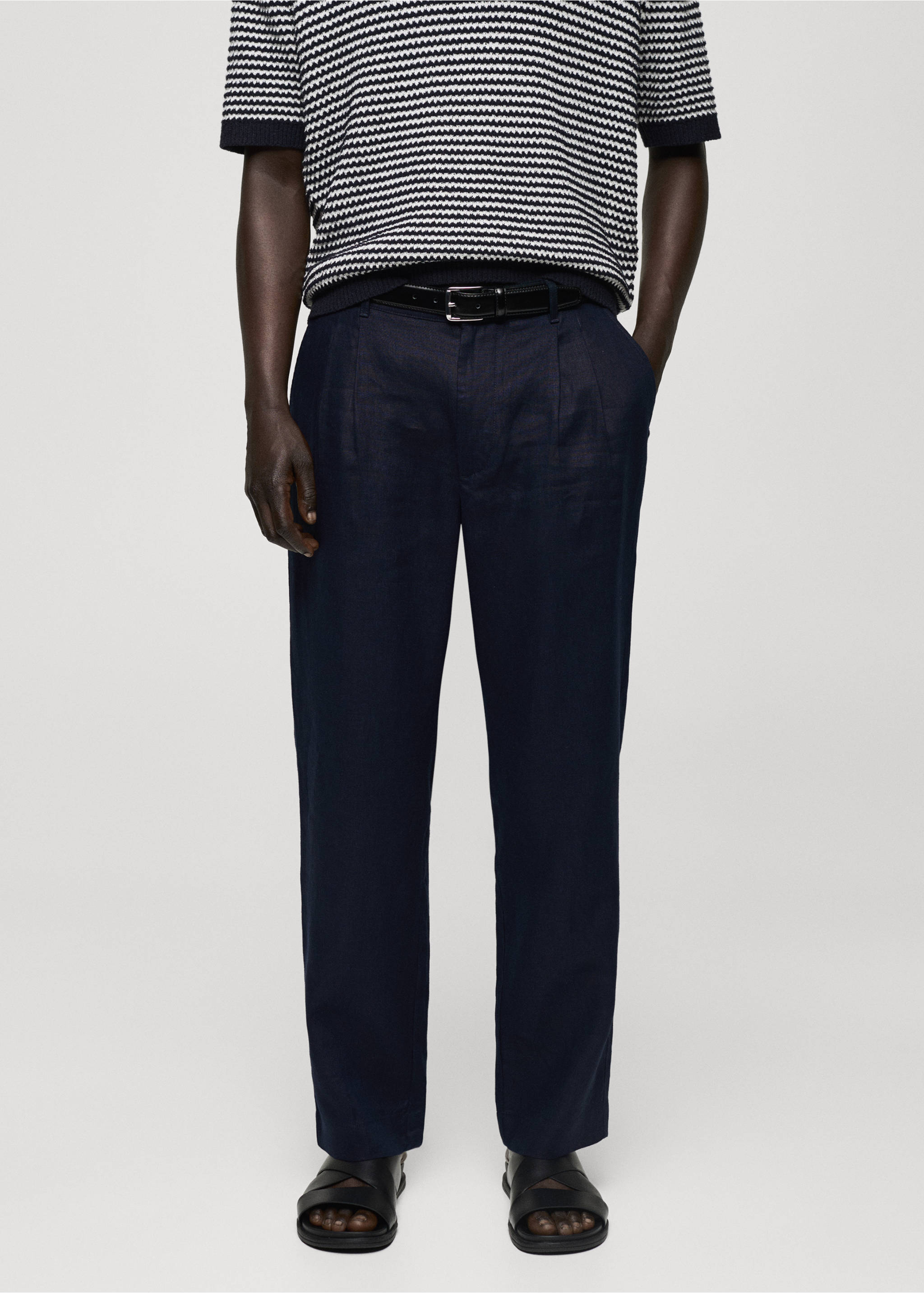 Relaxed-fit 100% linen trousers - Medium plane, Dark Navy. Ref: 77030565-00.