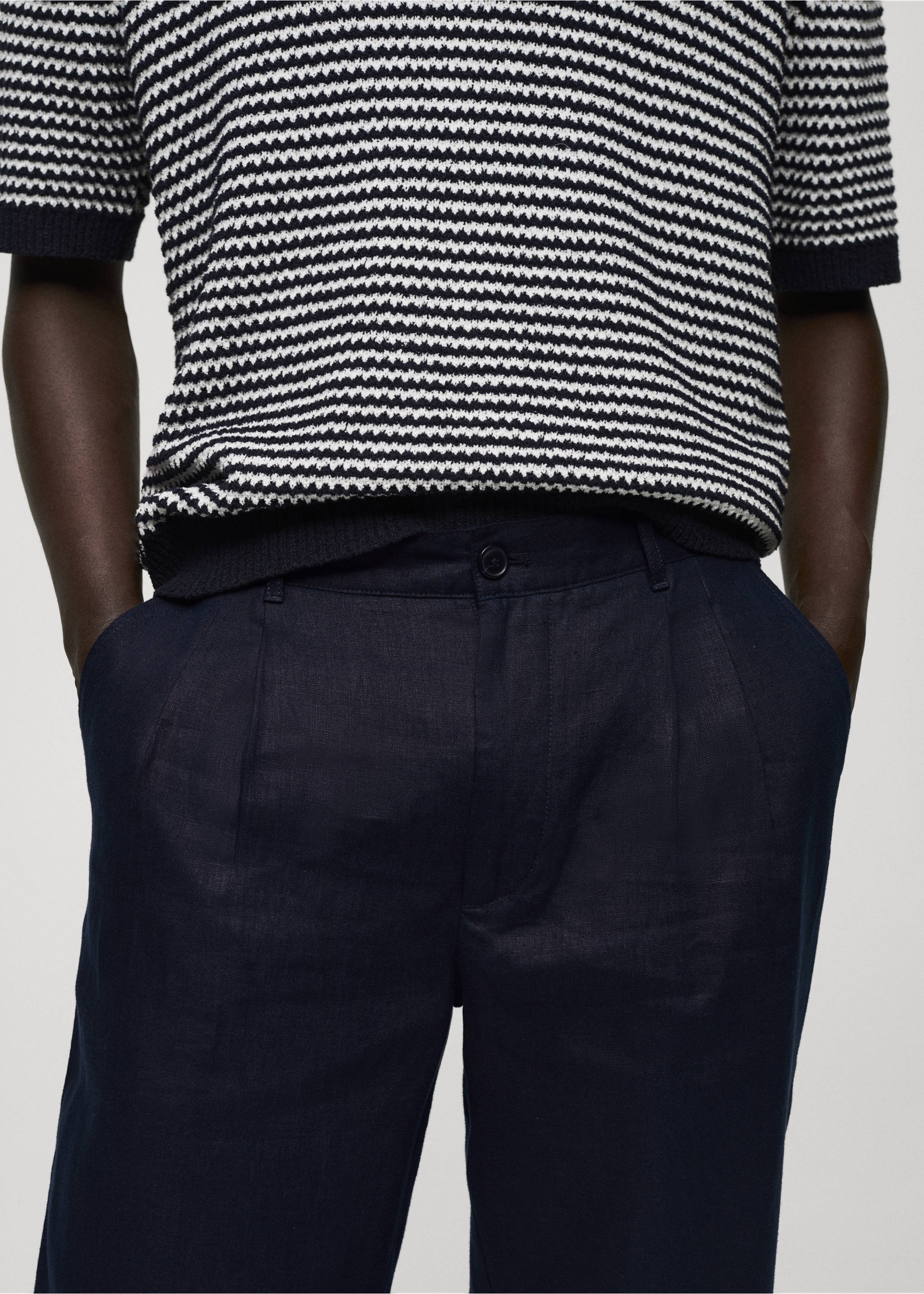 Relaxed-fit 100% linen trousers - Details of the article 1, Dark Navy. Ref: 77030565-00.