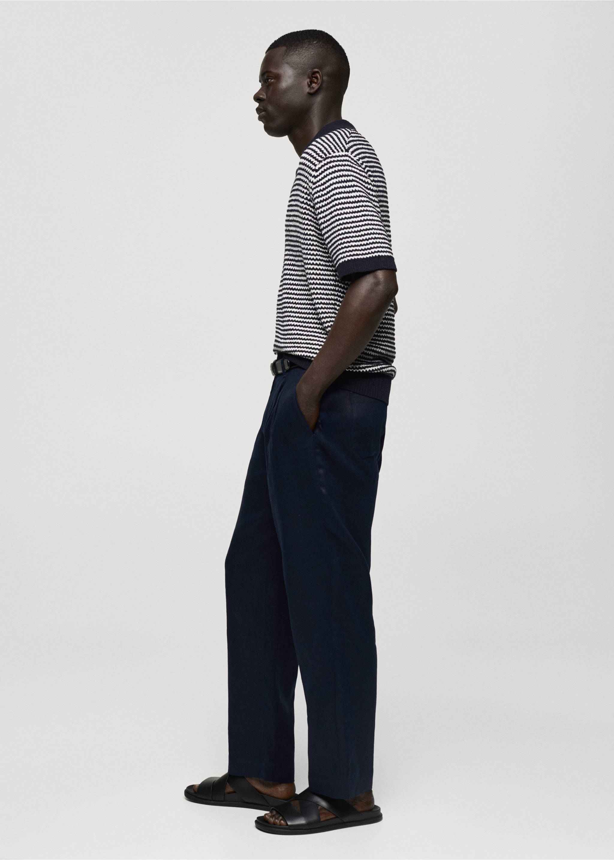 Relaxed-fit 100% linen trousers - Details of the article 2, Dark Navy. Ref: 77030565-00.