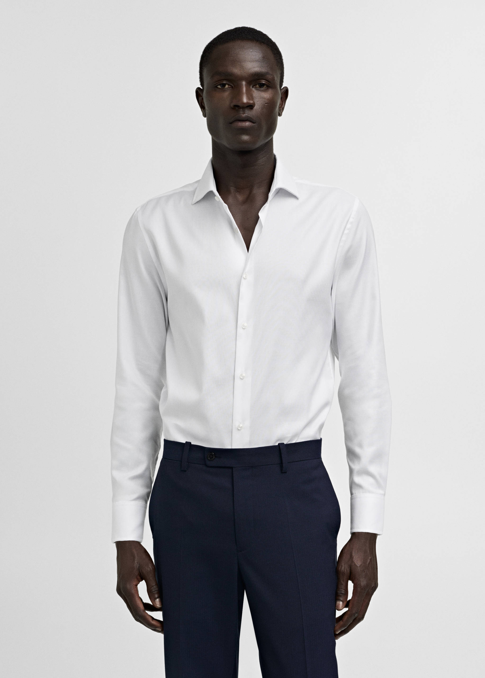 Strukturiertes Slim Fit-Oberhemd aus Baumwolle - Mittlere Ansicht