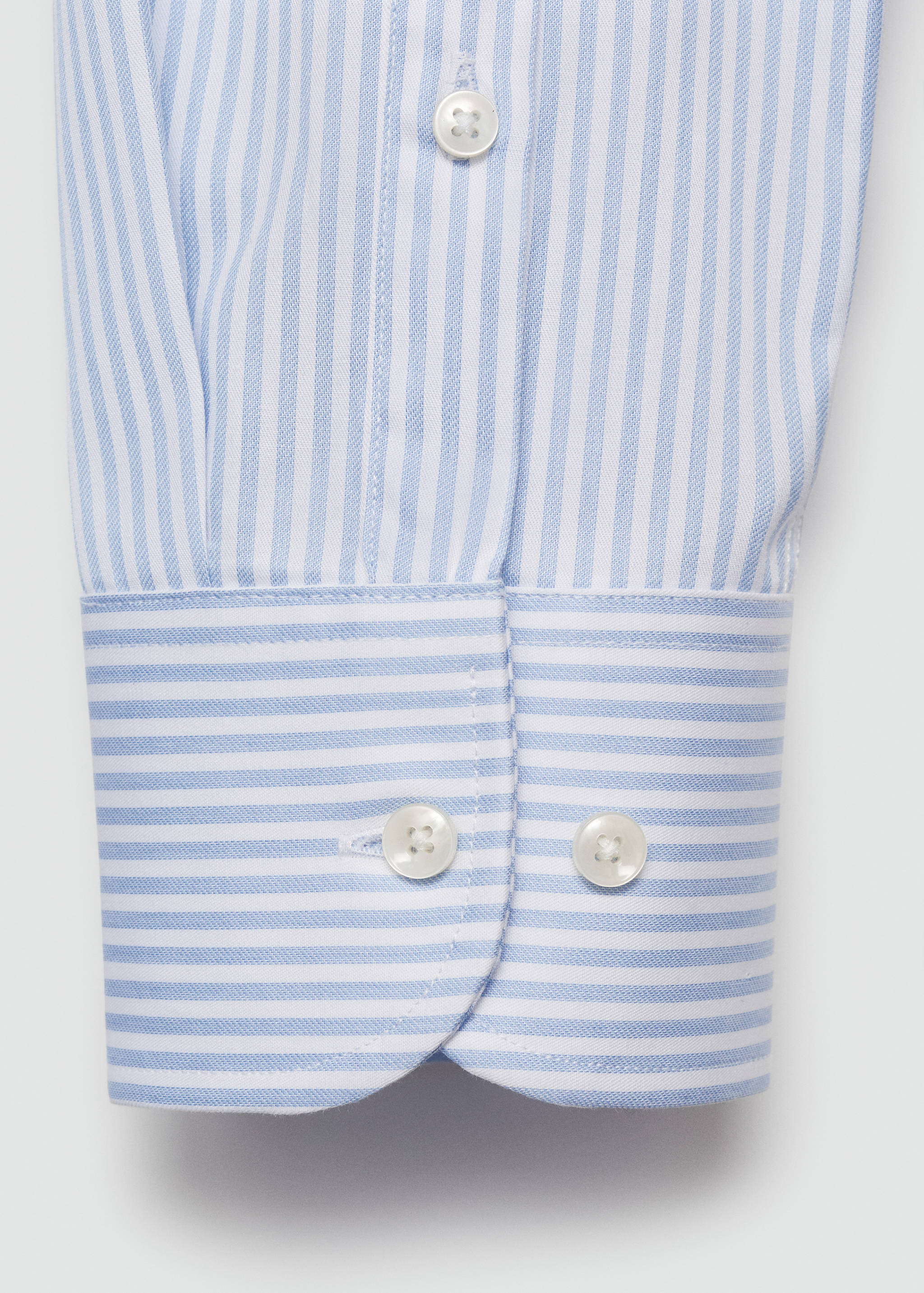 Gestreiftes Regular Fit-Anzughemd aus Baumwolle - Detail des Artikels 0
