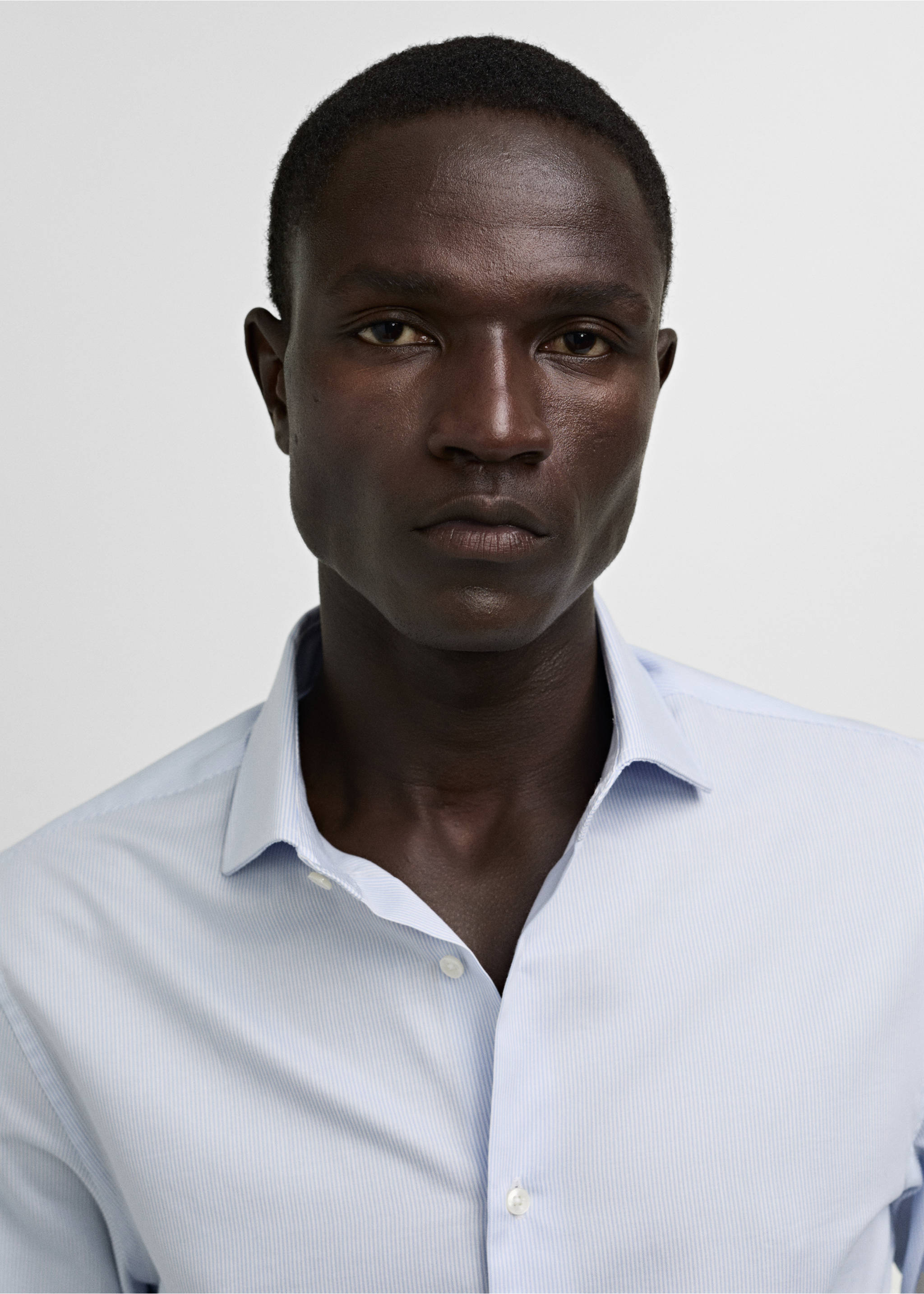 Feingestreiftes Slim Fit-Oberhemd aus Twill - Detail des Artikels 1, Blau. Ref: 77030578-00.