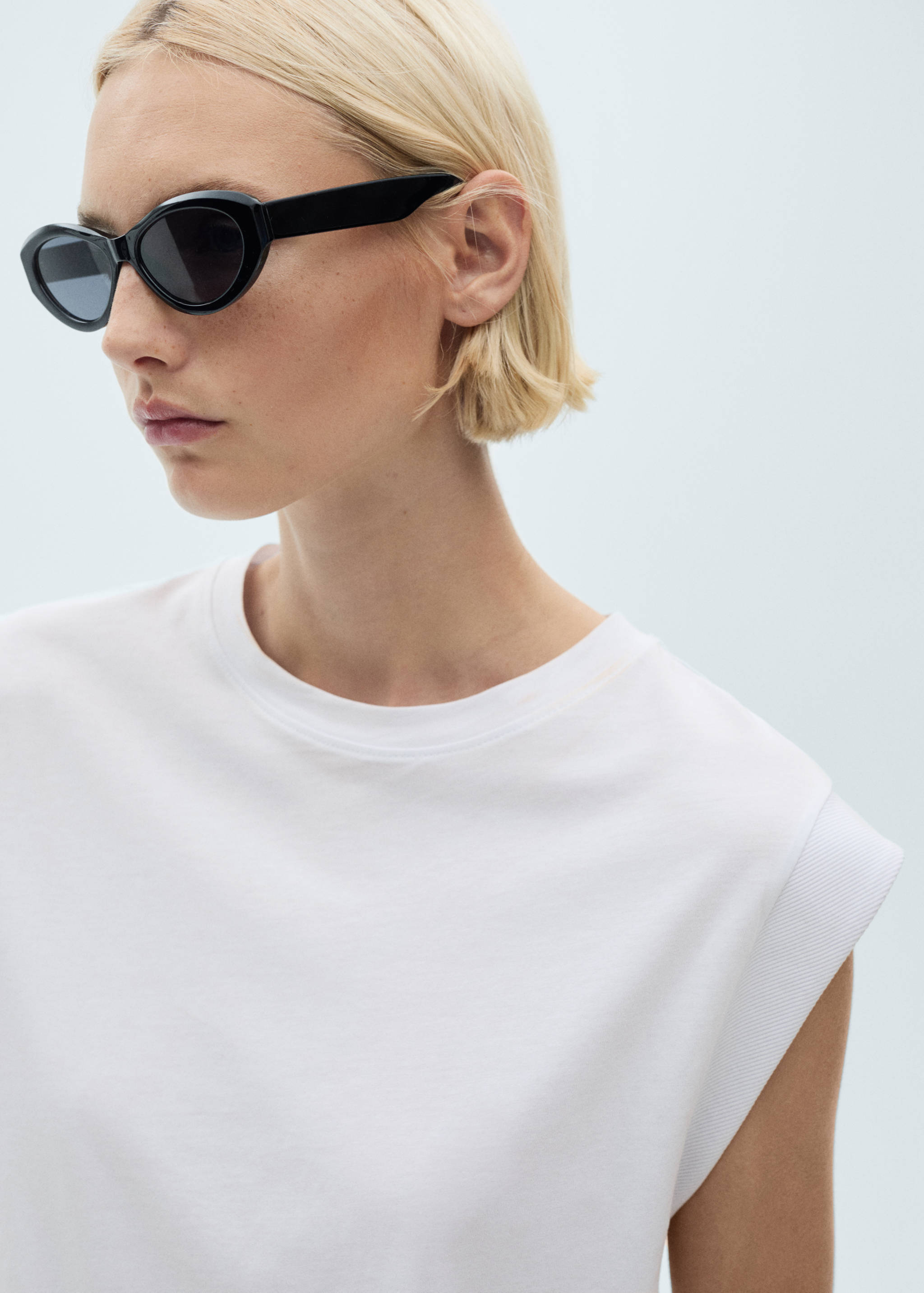 Short-sleeved cotton t-shirt - Details of the article 1