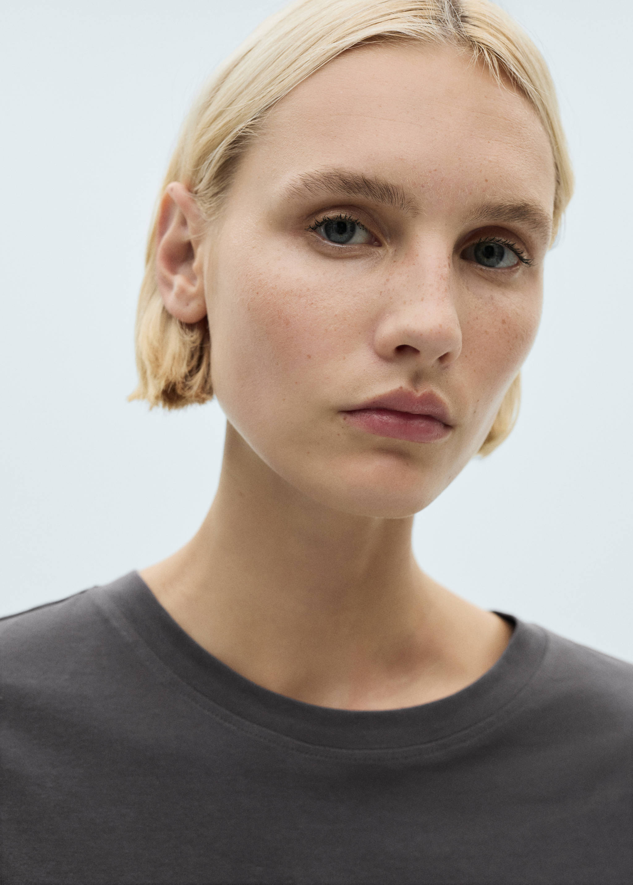 Short-sleeved cotton t-shirt - Details of the article 1