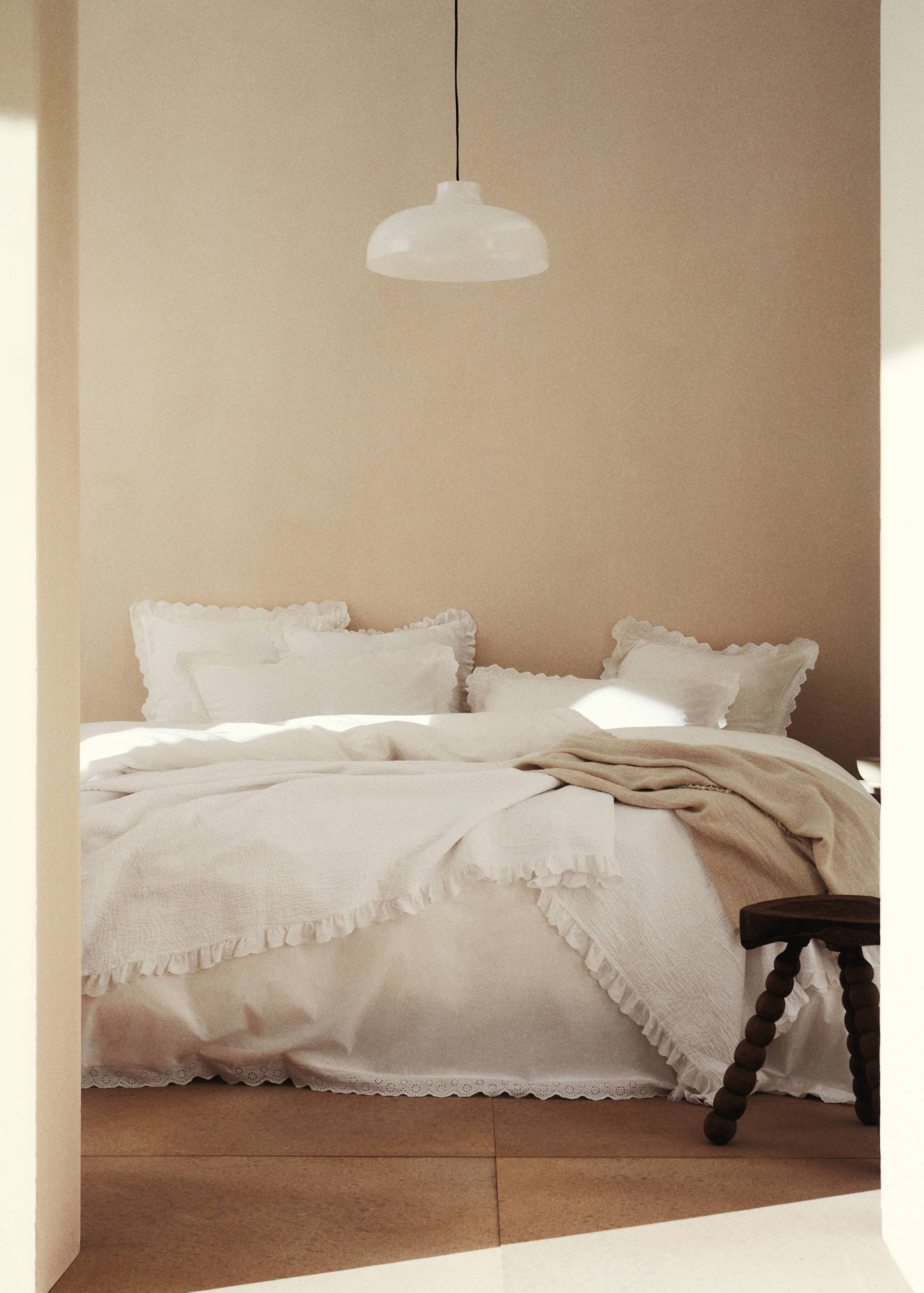 Cotton duvet cover with embroidered flounces for superking bed - Details of the article 6