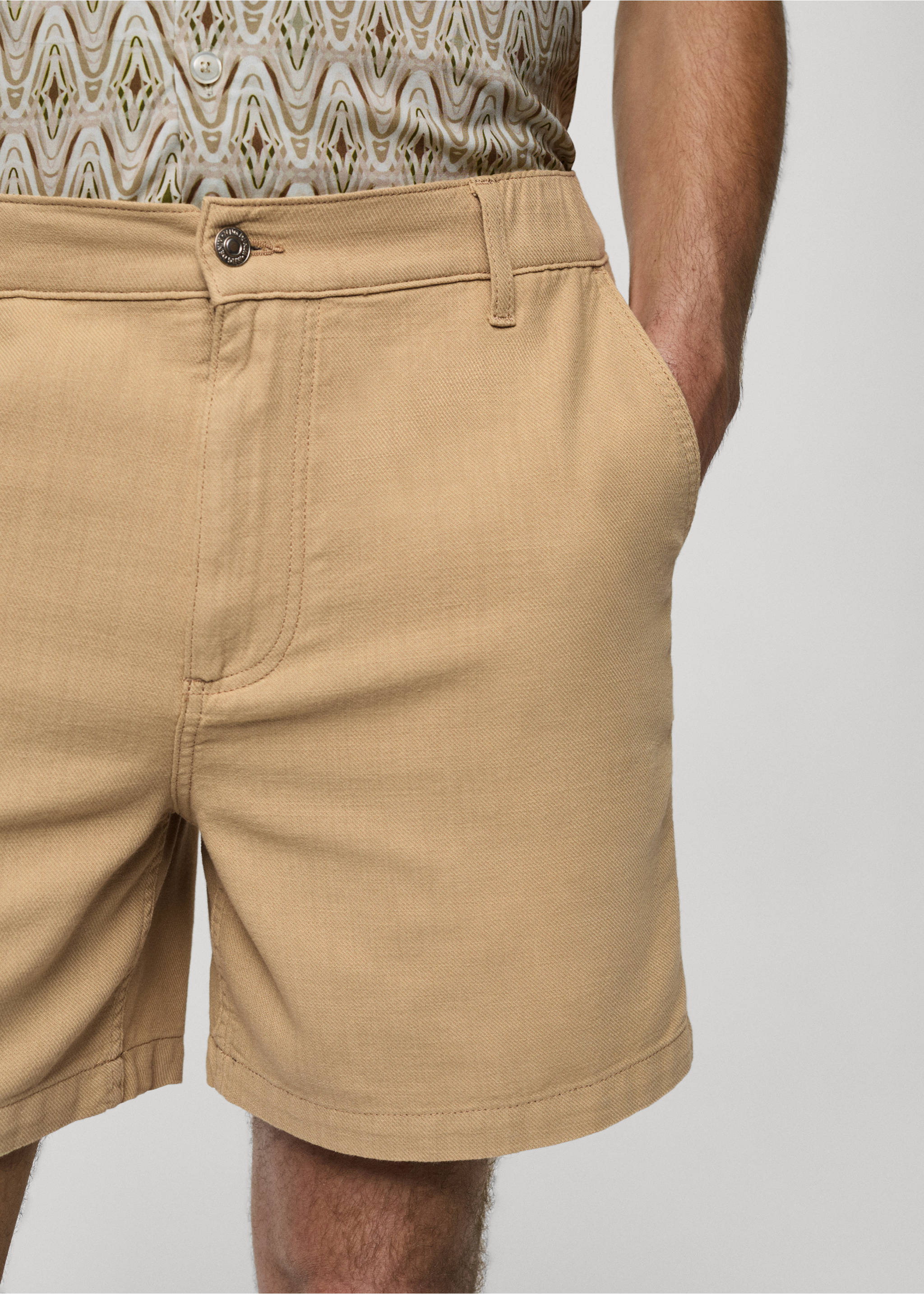 Zsebes pamut bermuda - A termék adatai 1, Okker. Ref: 77030602-00.