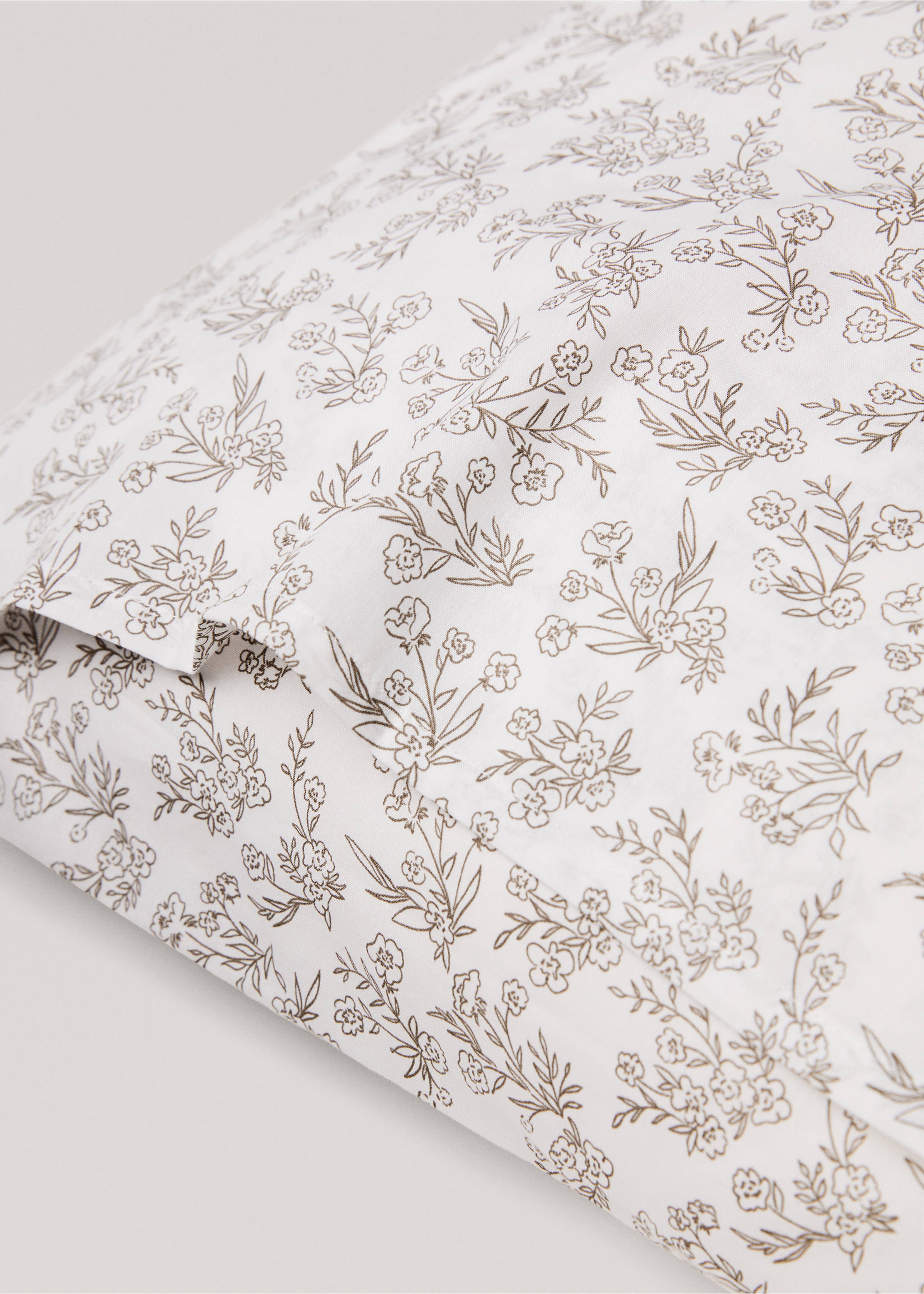 Cotton pillowcase with floral design 60x60cm - Details of the article 1, Medium Grey. Ref: 77030605-00.
